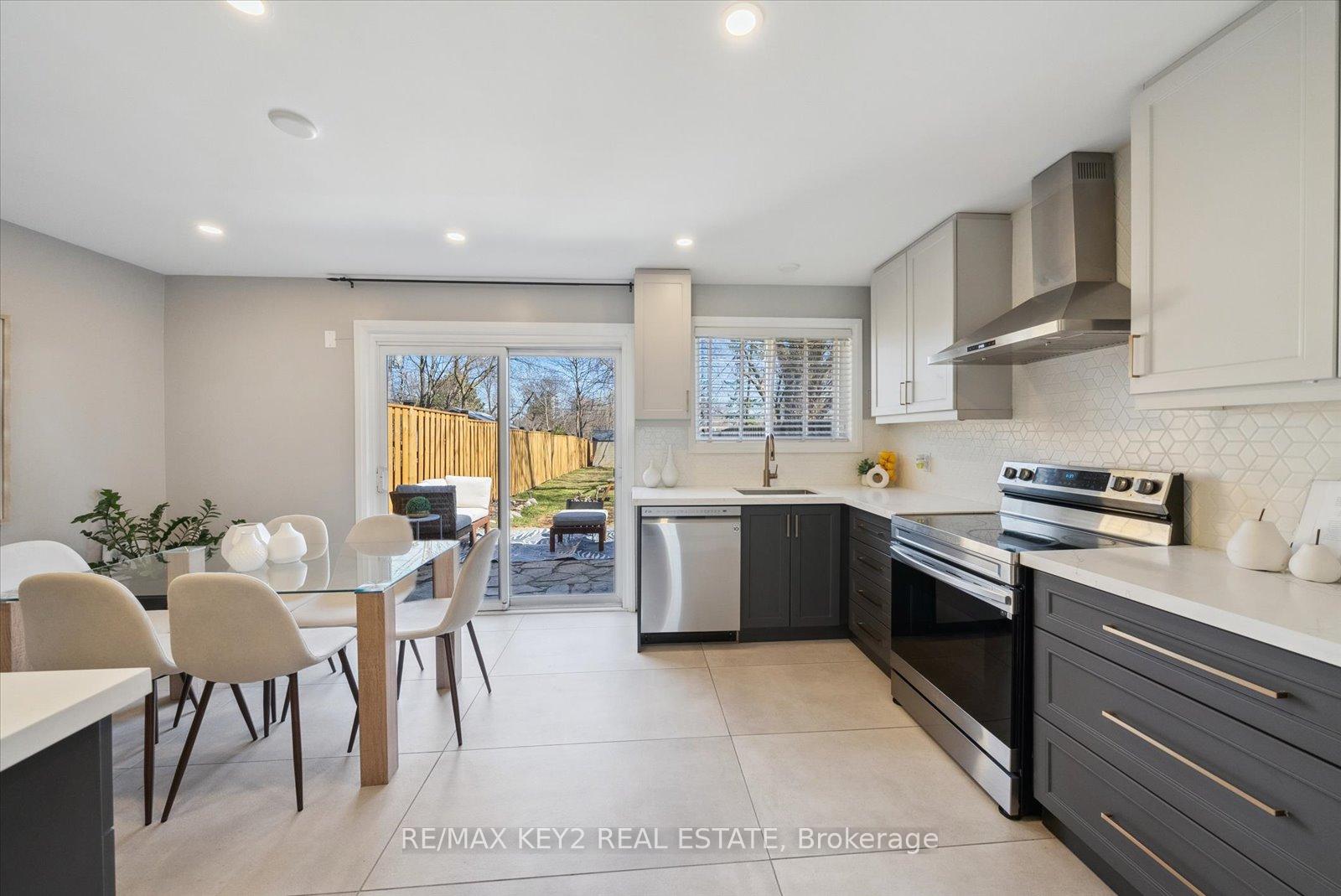 Photo 7 of 710A Krosno Boulevard, Pickering, Bay Ridges — HOMEH