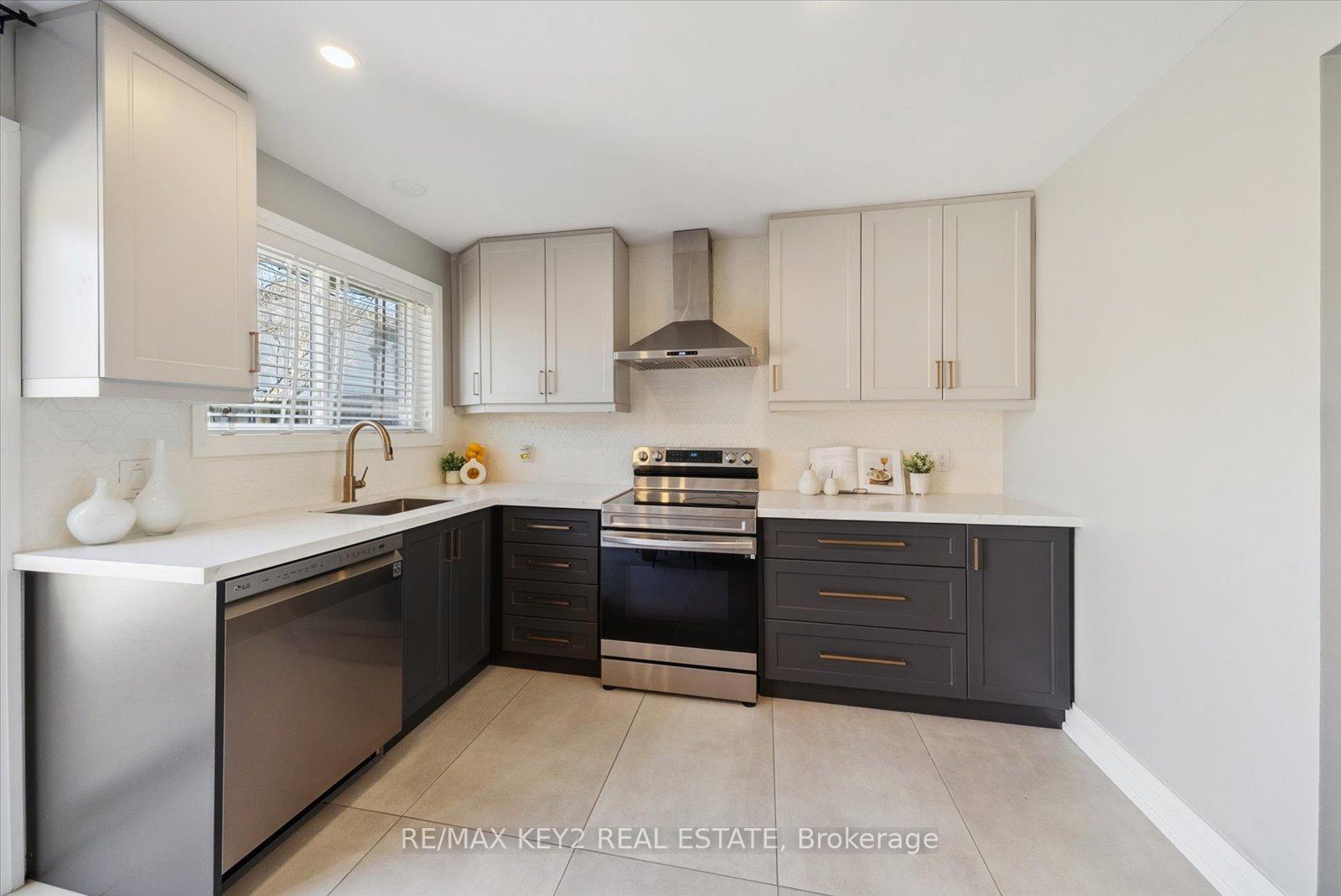 Photo 8 of 710A Krosno Boulevard, Pickering, Bay Ridges — HOMEH