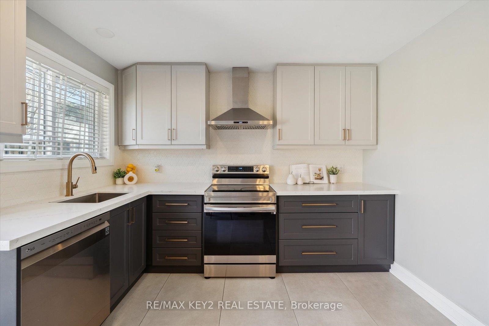 Photo 9 of 710A Krosno Boulevard, Pickering, Bay Ridges — HOMEH