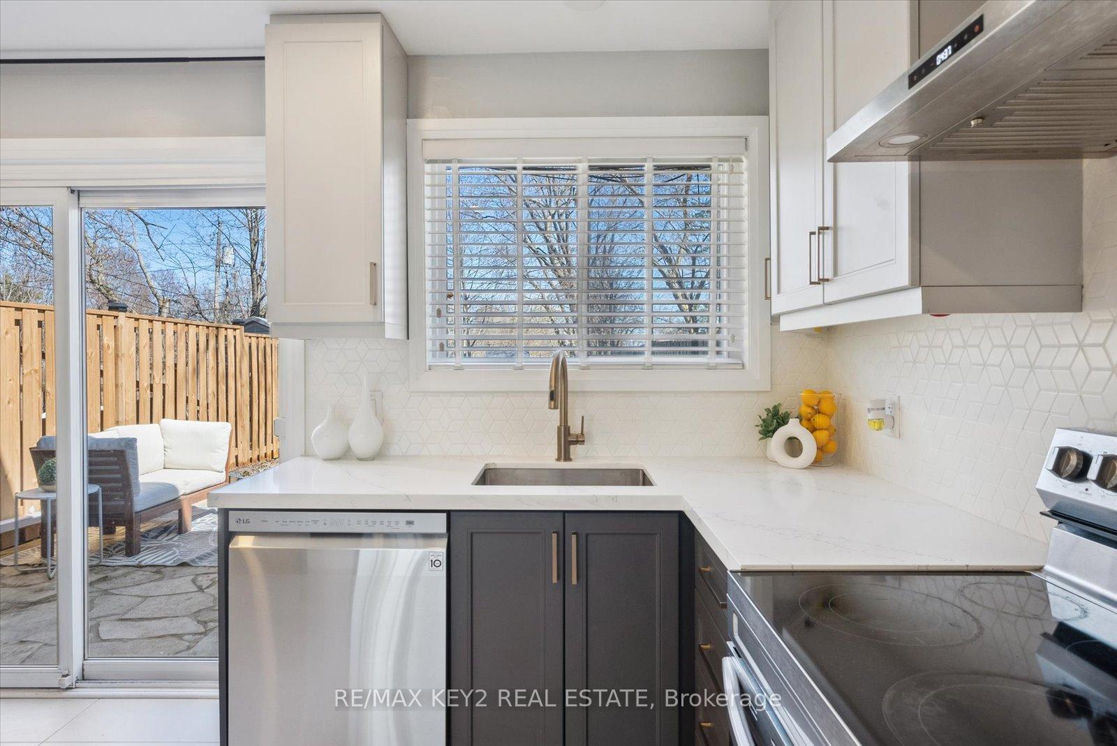 Photo 10 of 710A Krosno Boulevard, Pickering, Bay Ridges — HOMEH