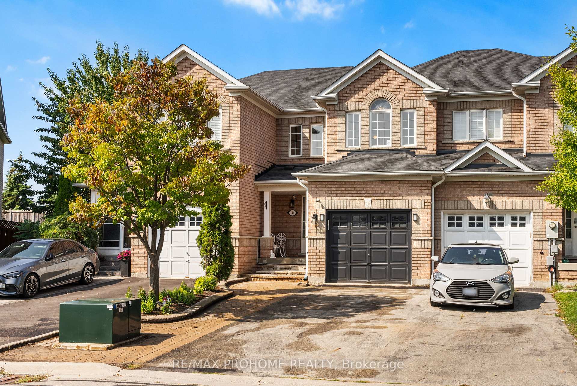 Photo 2 of 144 Deepspring Crescent, Vaughan, Vellore Village — HOMEH