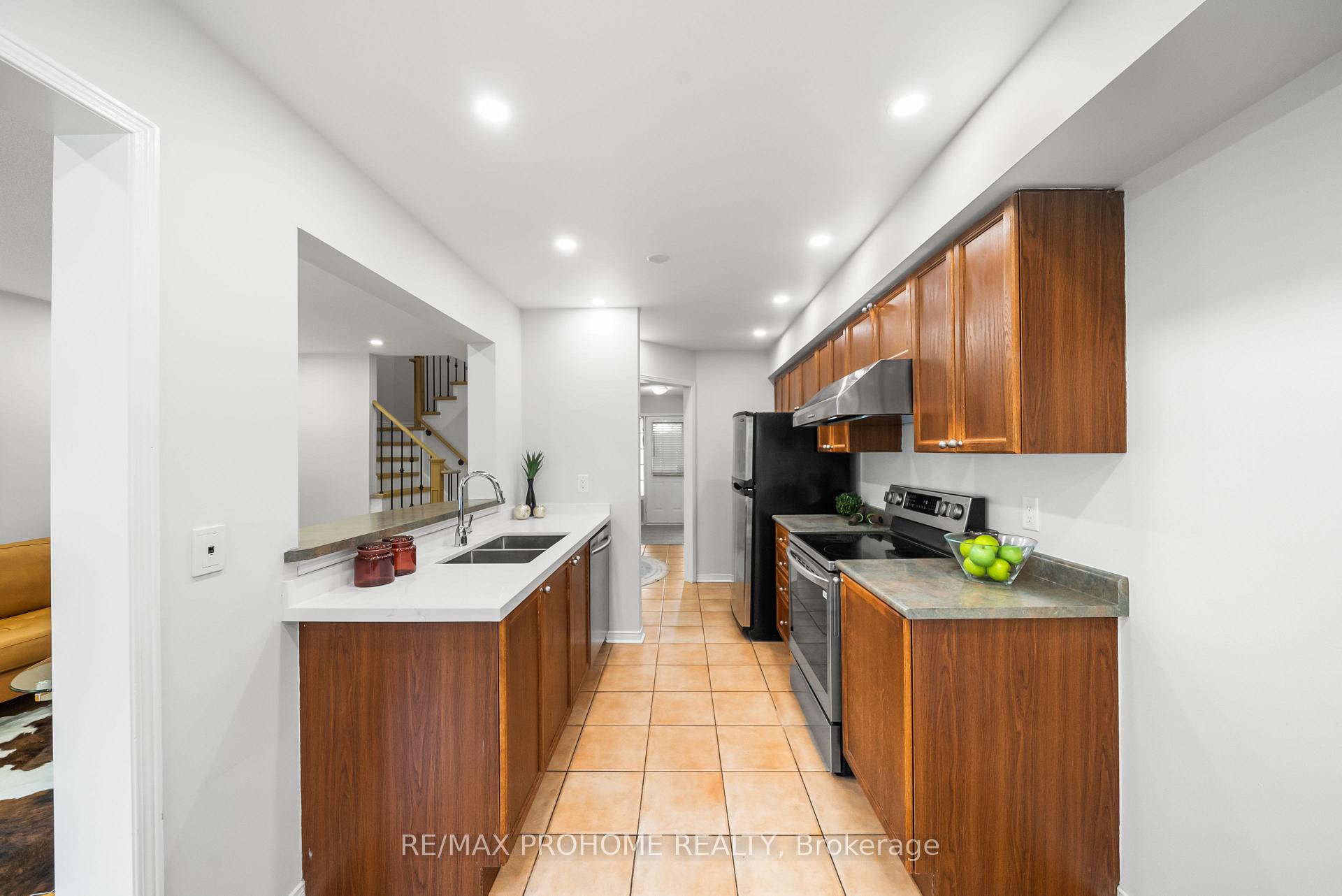 Photo 14 of 144 Deepspring Crescent, Vaughan, Vellore Village — HOMEH
