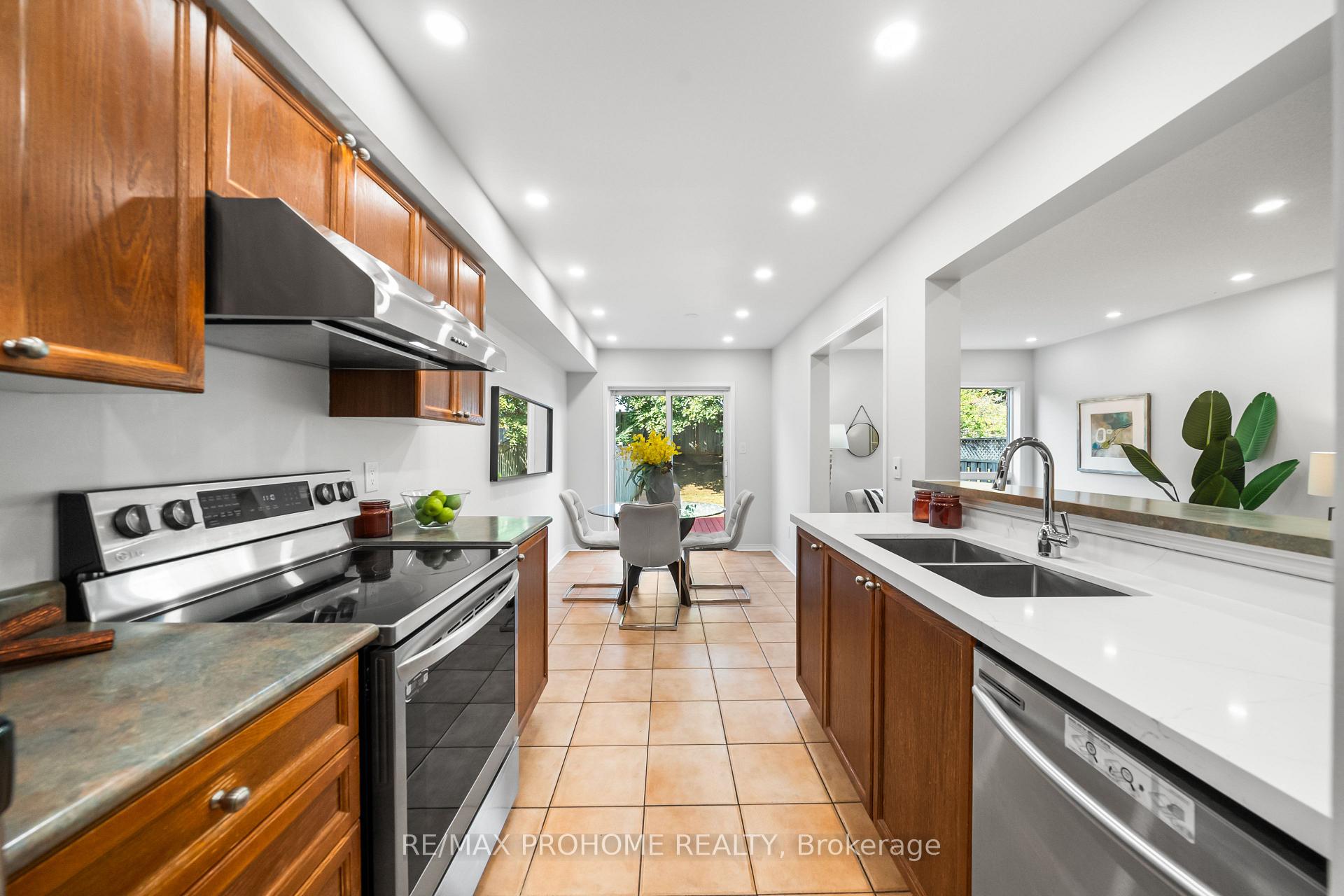 Photo 15 of 144 Deepspring Crescent, Vaughan, Vellore Village — HOMEH