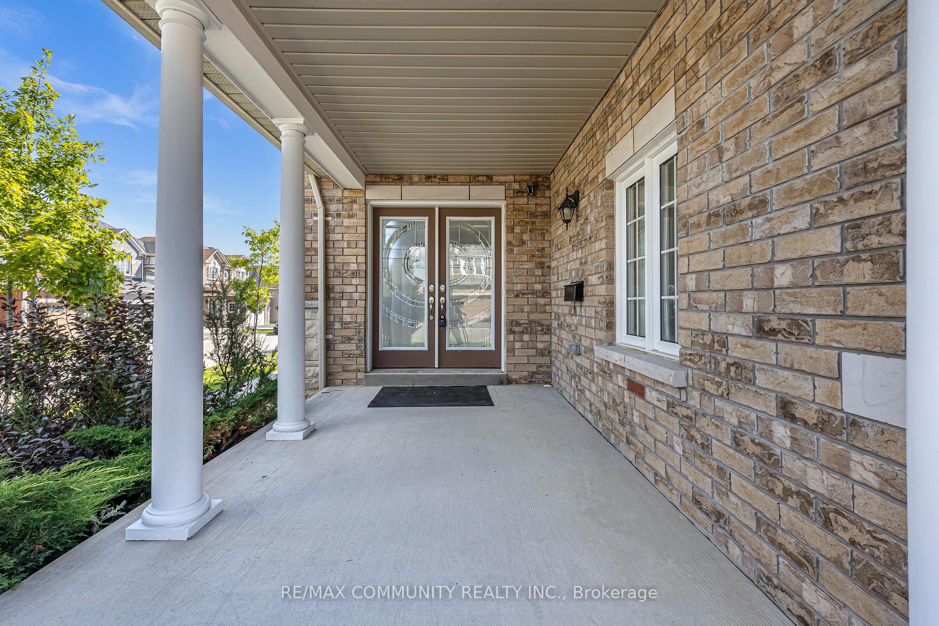 Photo 2 of 35 McCourt Drive, Ajax, South East — HOMEH