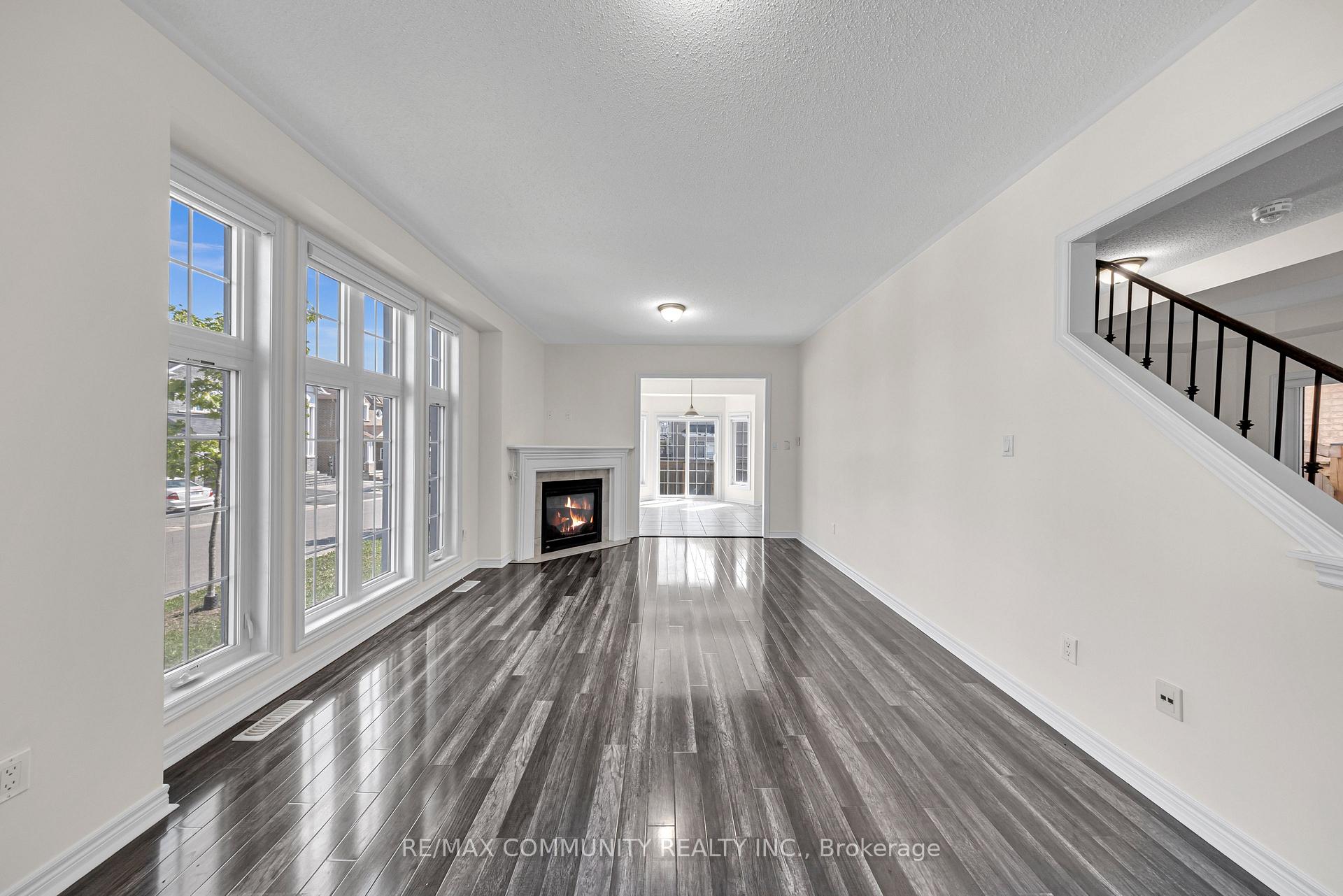 Photo 3 of 35 McCourt Drive, Ajax, South East — HOMEH
