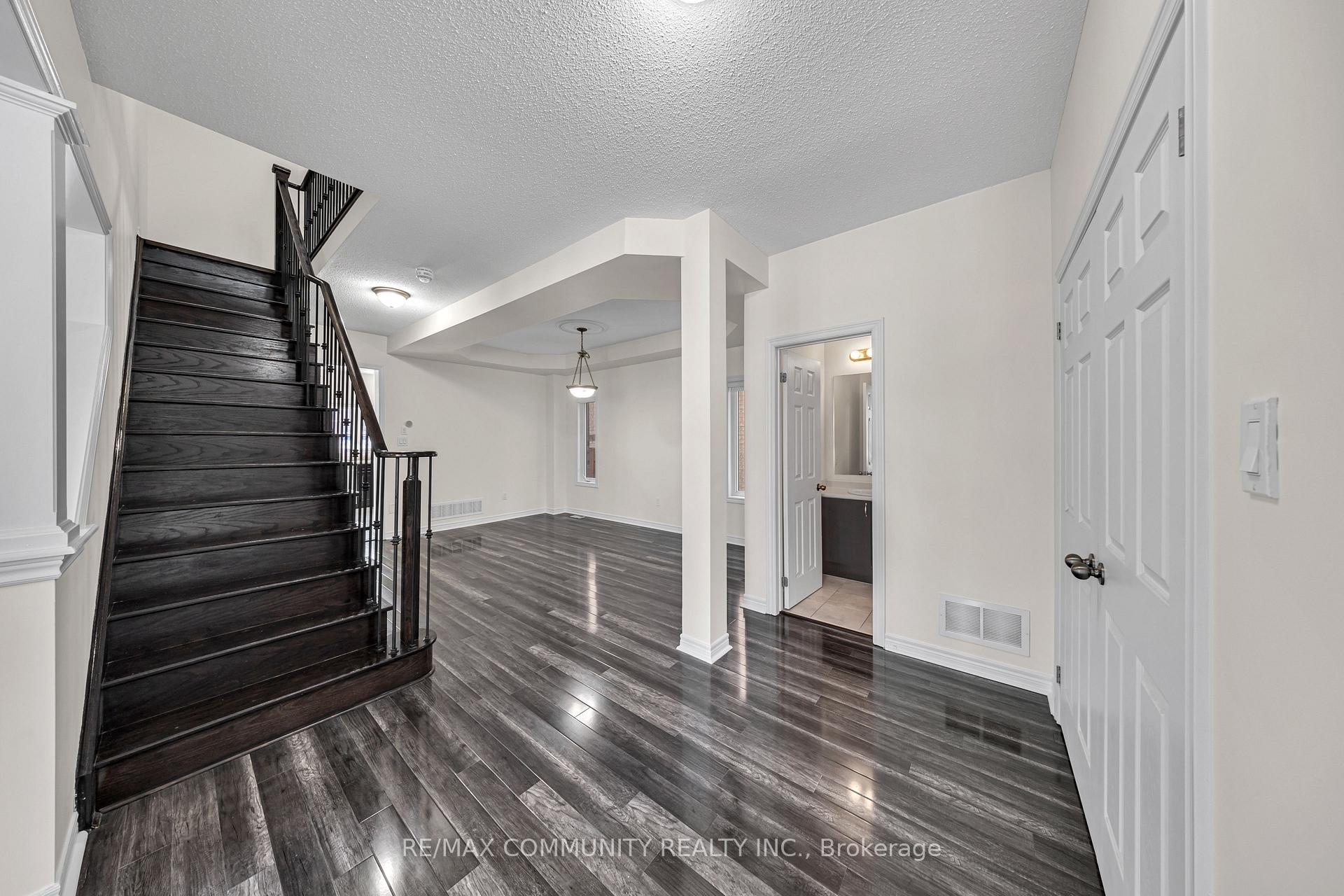 Photo 8 of 35 McCourt Drive, Ajax, South East — HOMEH