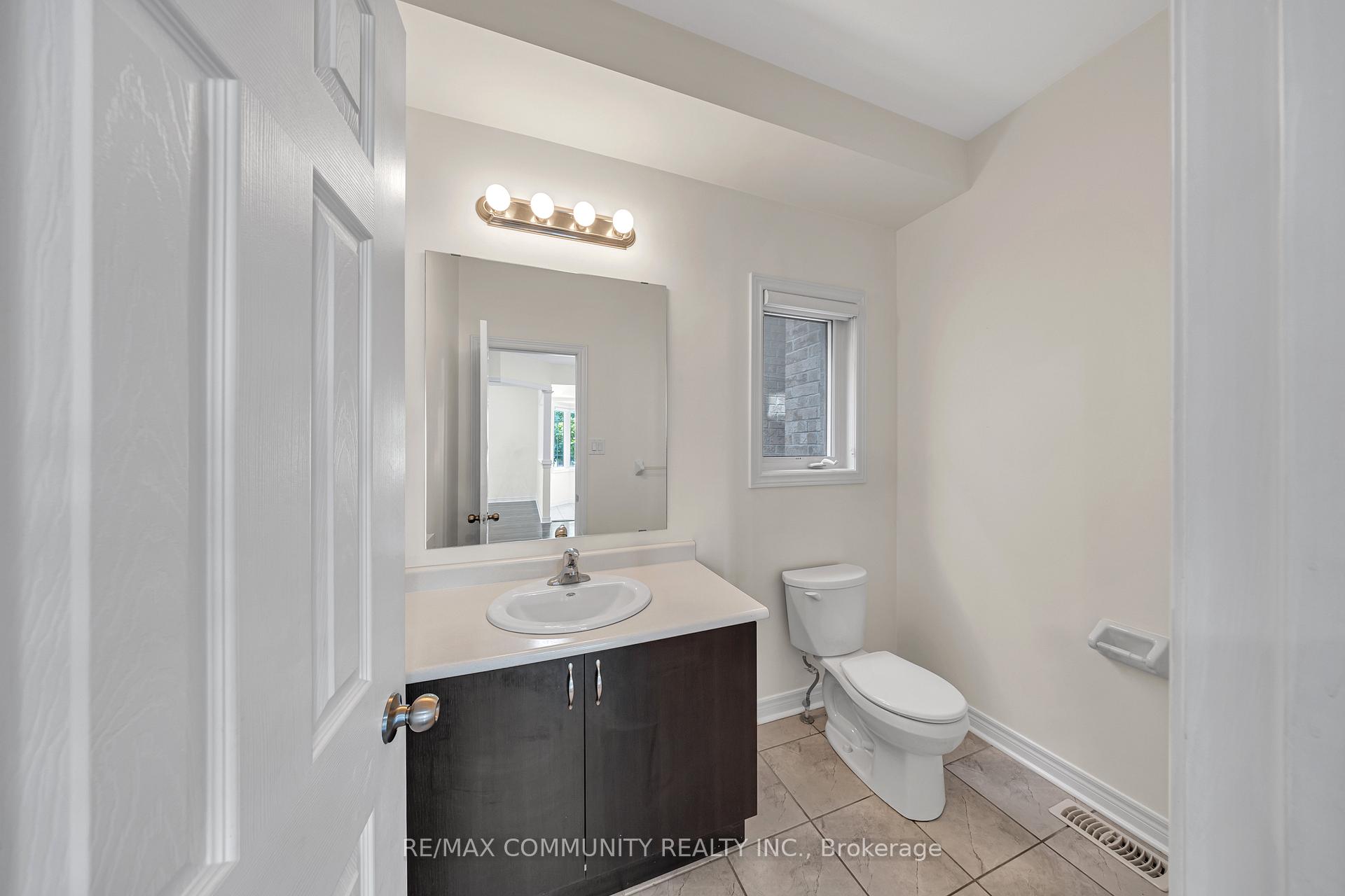 Photo 11 of 35 McCourt Drive, Ajax, South East — HOMEH