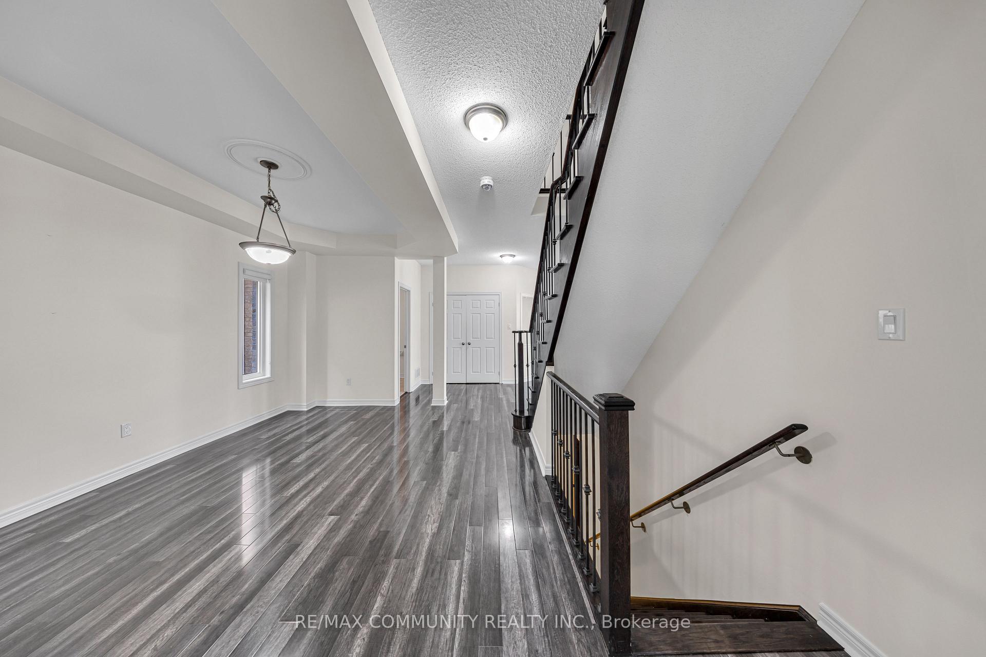 Photo 9 of 35 McCourt Drive, Ajax, South East — HOMEH