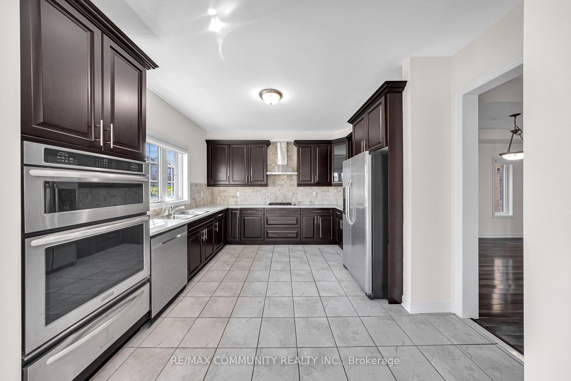 Photo 6 of 35 McCourt Drive, Ajax, South East — HOMEH