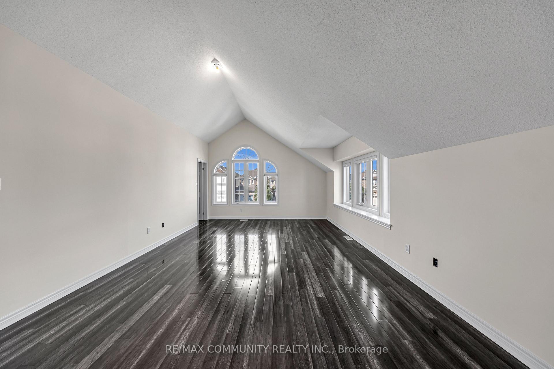 Photo 22 of 35 McCourt Drive, Ajax, South East — HOMEH