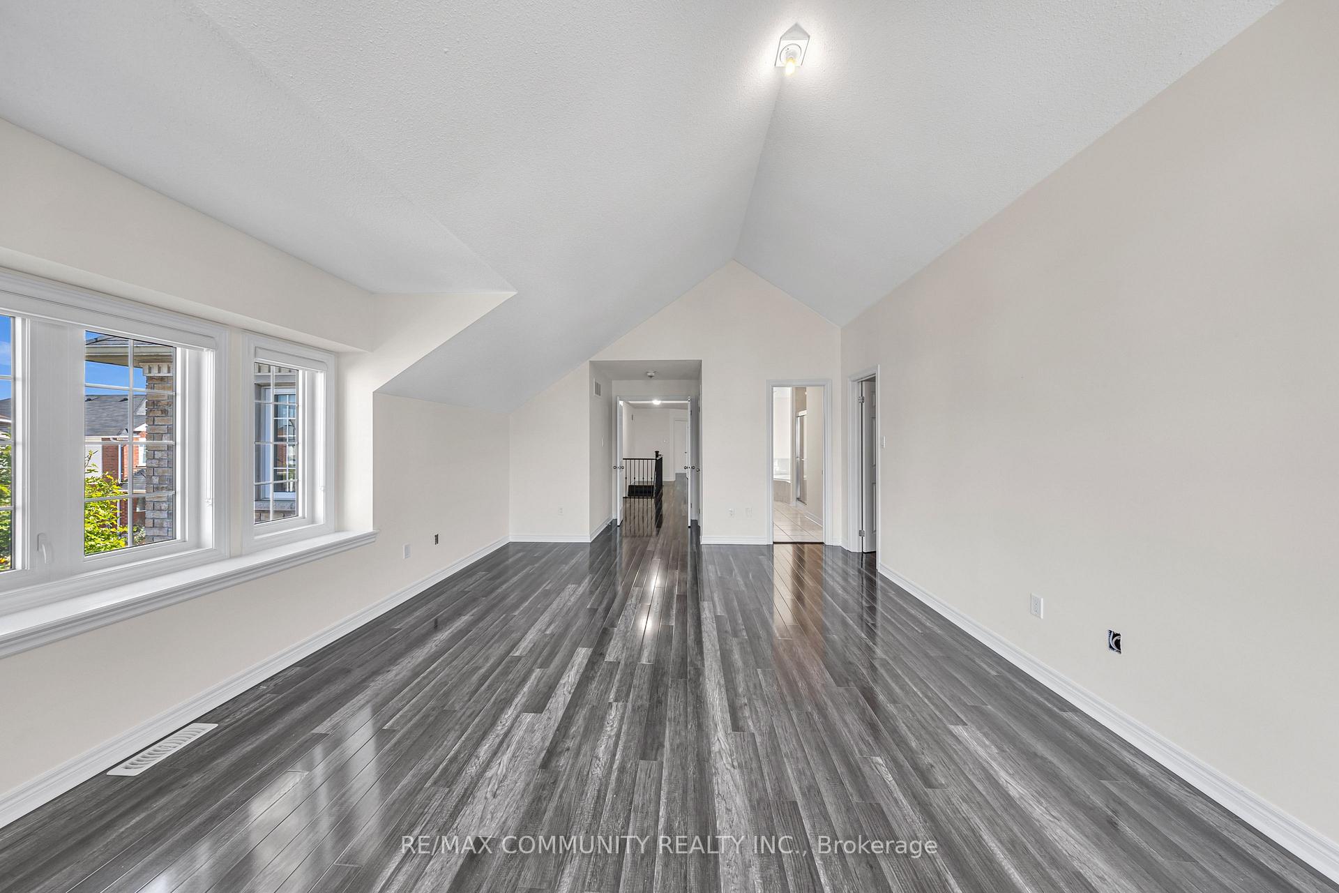 Photo 14 of 35 McCourt Drive, Ajax, South East — HOMEH