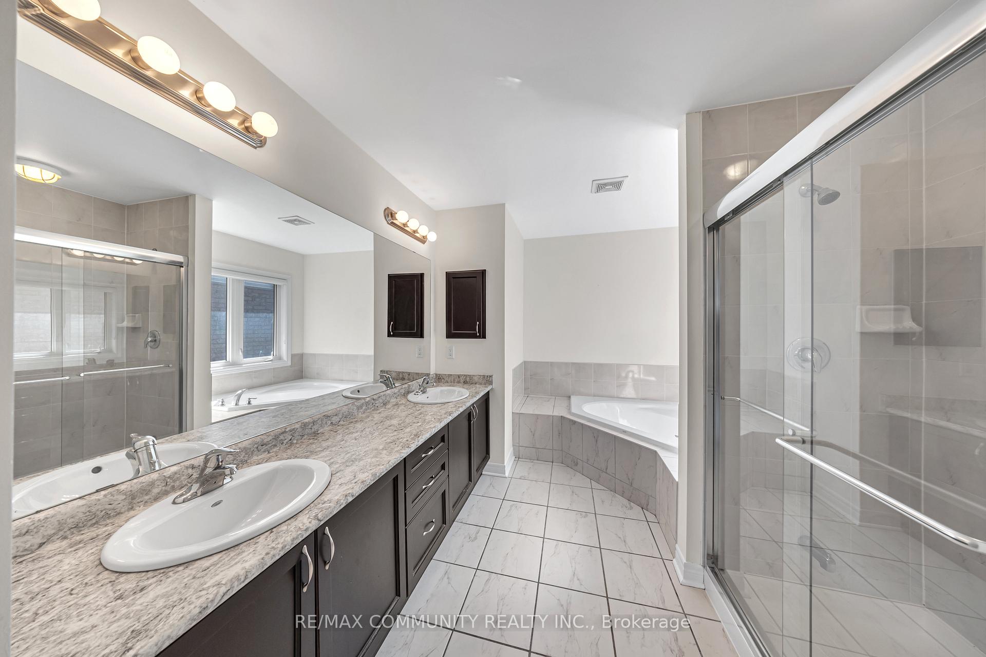 Photo 15 of 35 McCourt Drive, Ajax, South East — HOMEH