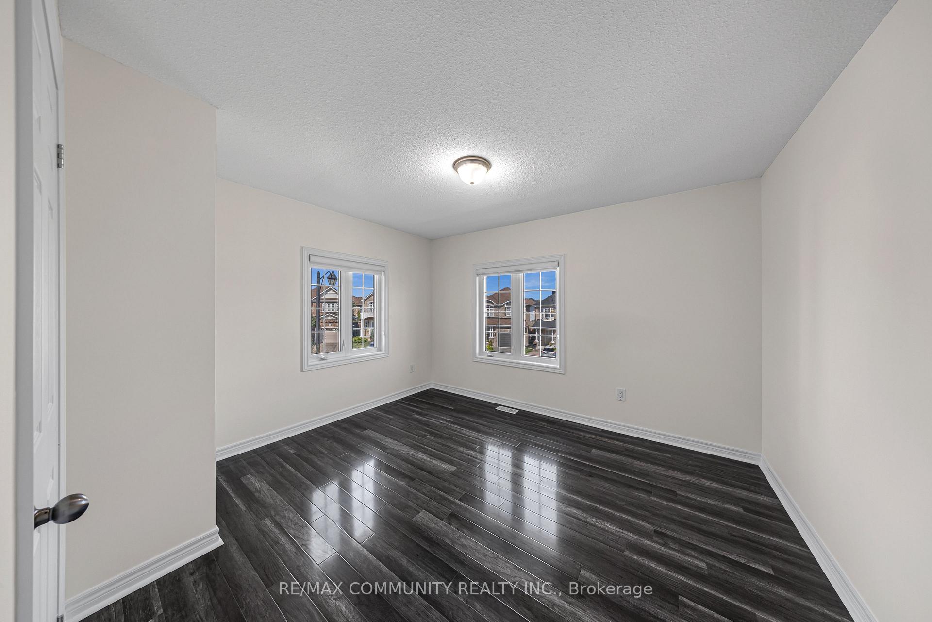 Photo 16 of 35 McCourt Drive, Ajax, South East — HOMEH