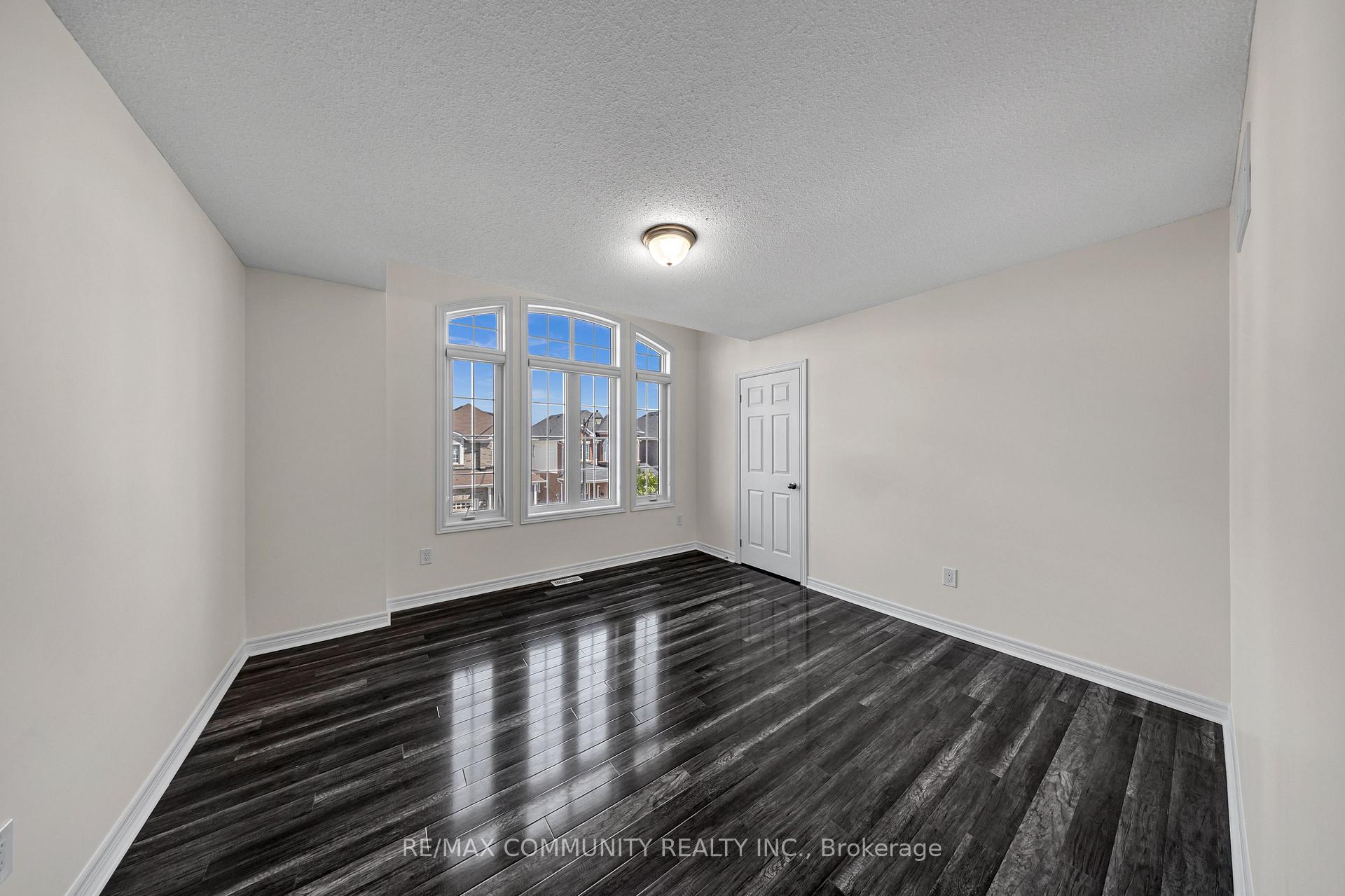 Photo 24 of 35 McCourt Drive, Ajax, South East — HOMEH
