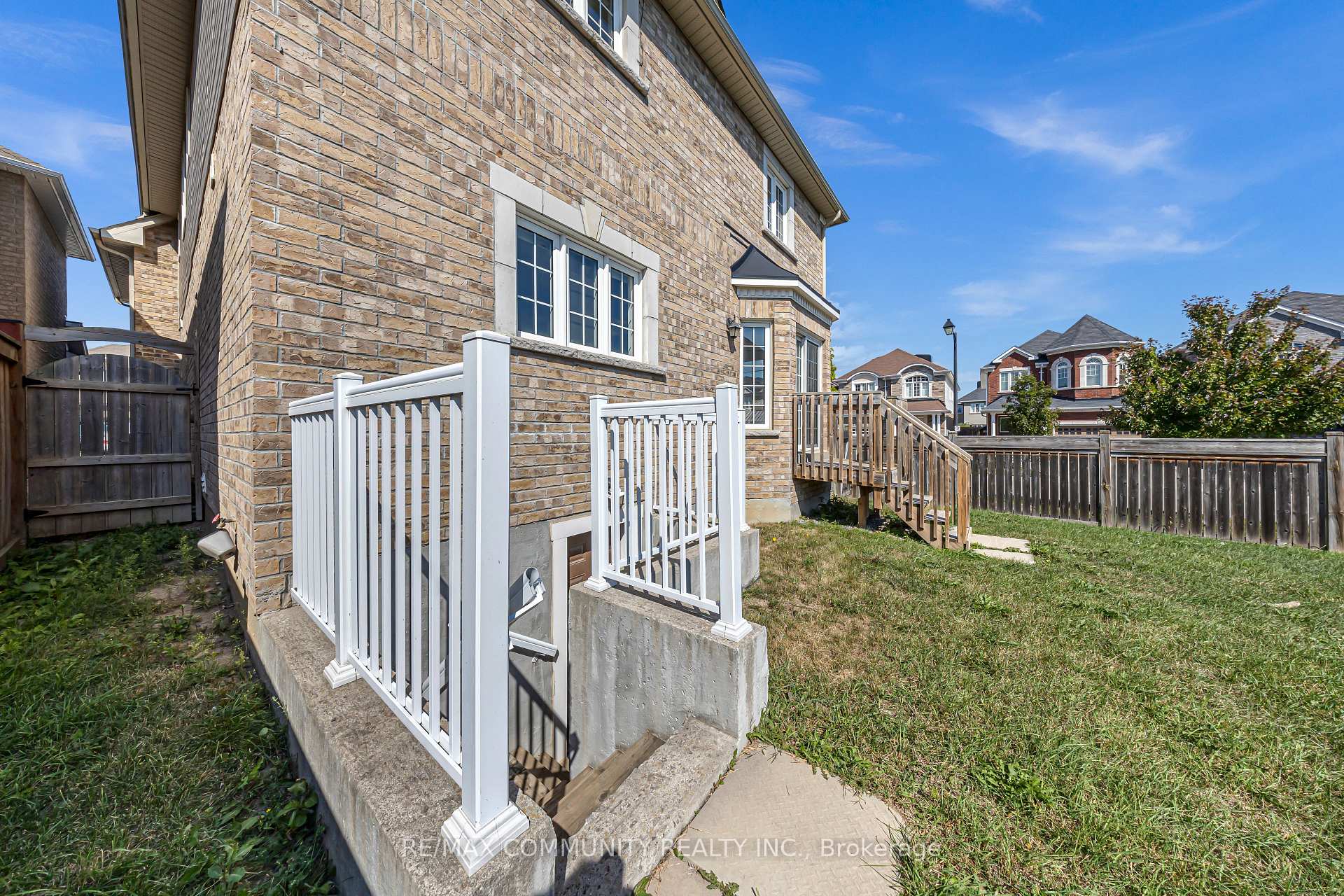 Photo 25 of 35 McCourt Drive, Ajax, South East — HOMEH
