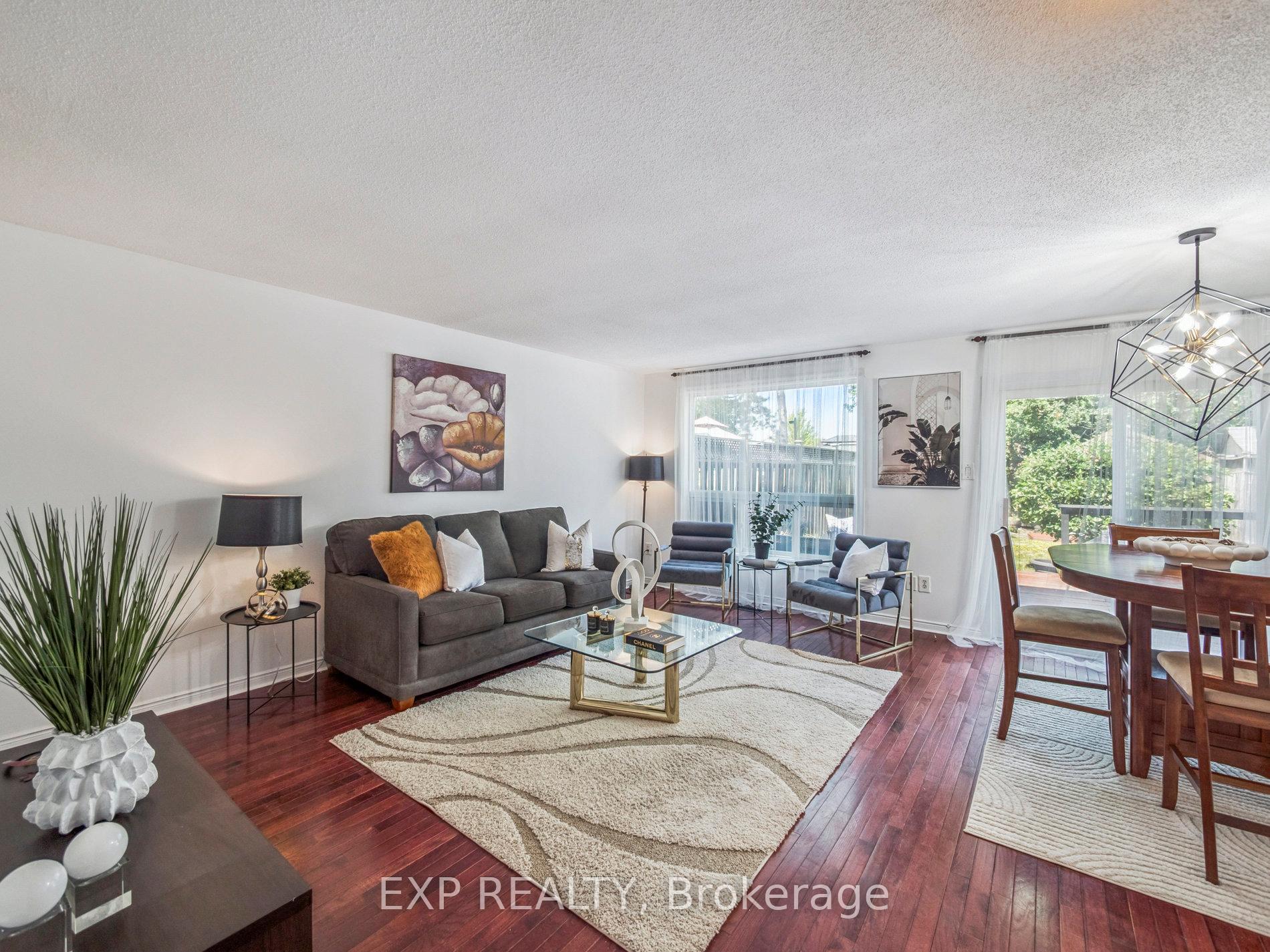 Photo 2 of 49 Ashcroft Court, Vaughan, East Woodbridge — HOMEH