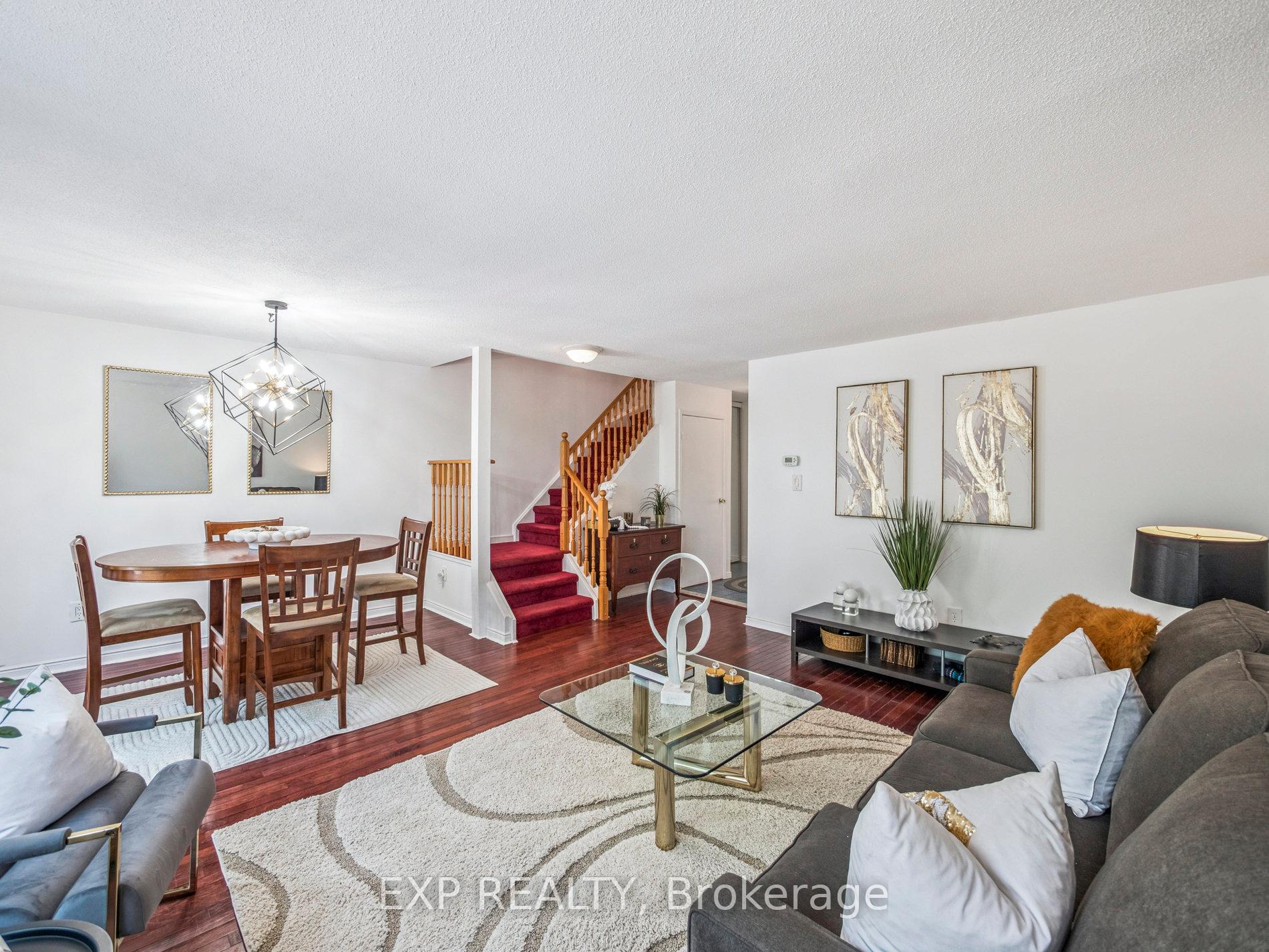 Photo 3 of 49 Ashcroft Court, Vaughan, East Woodbridge — HOMEH