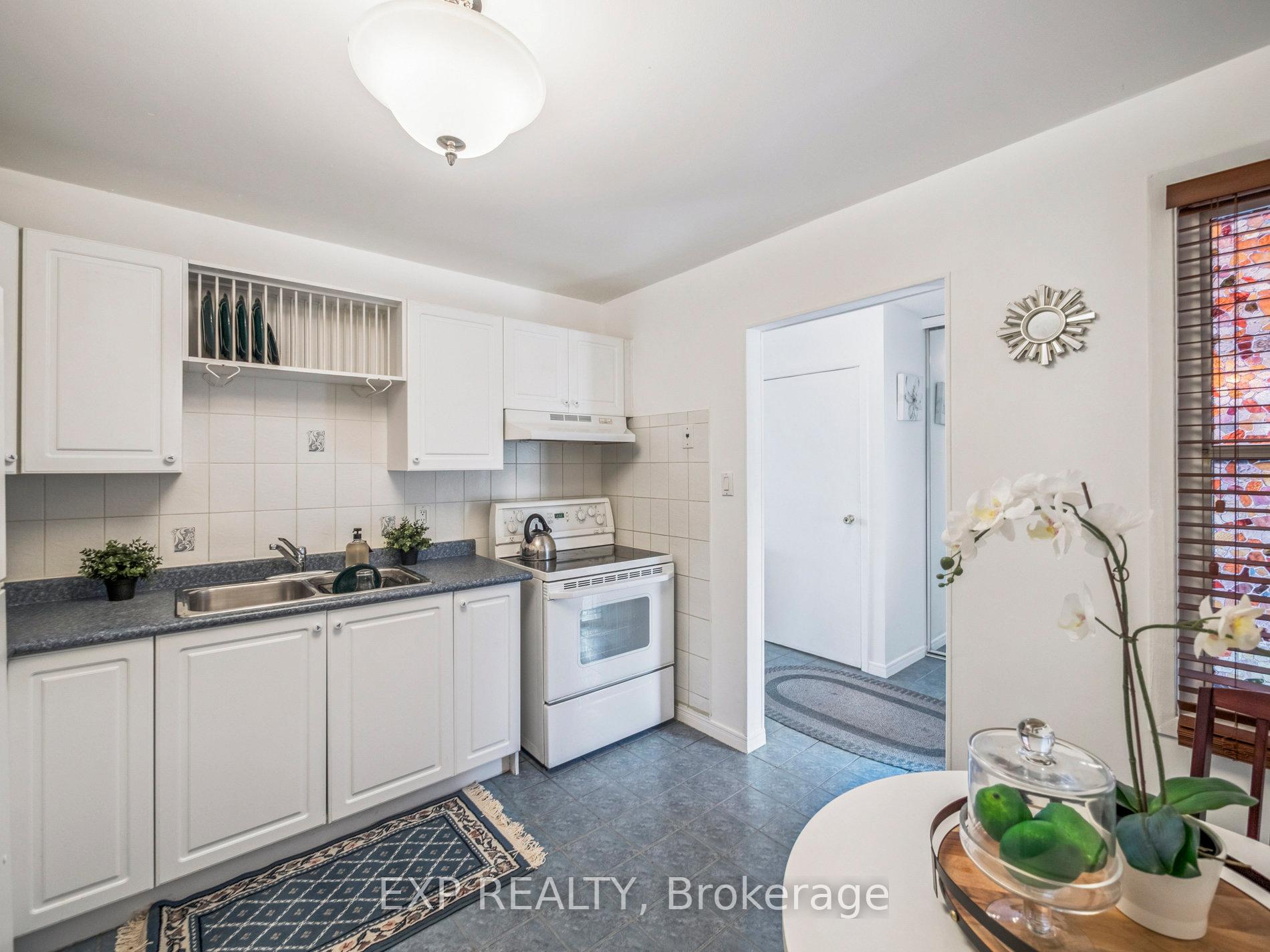 Photo 7 of 49 Ashcroft Court, Vaughan, East Woodbridge — HOMEH