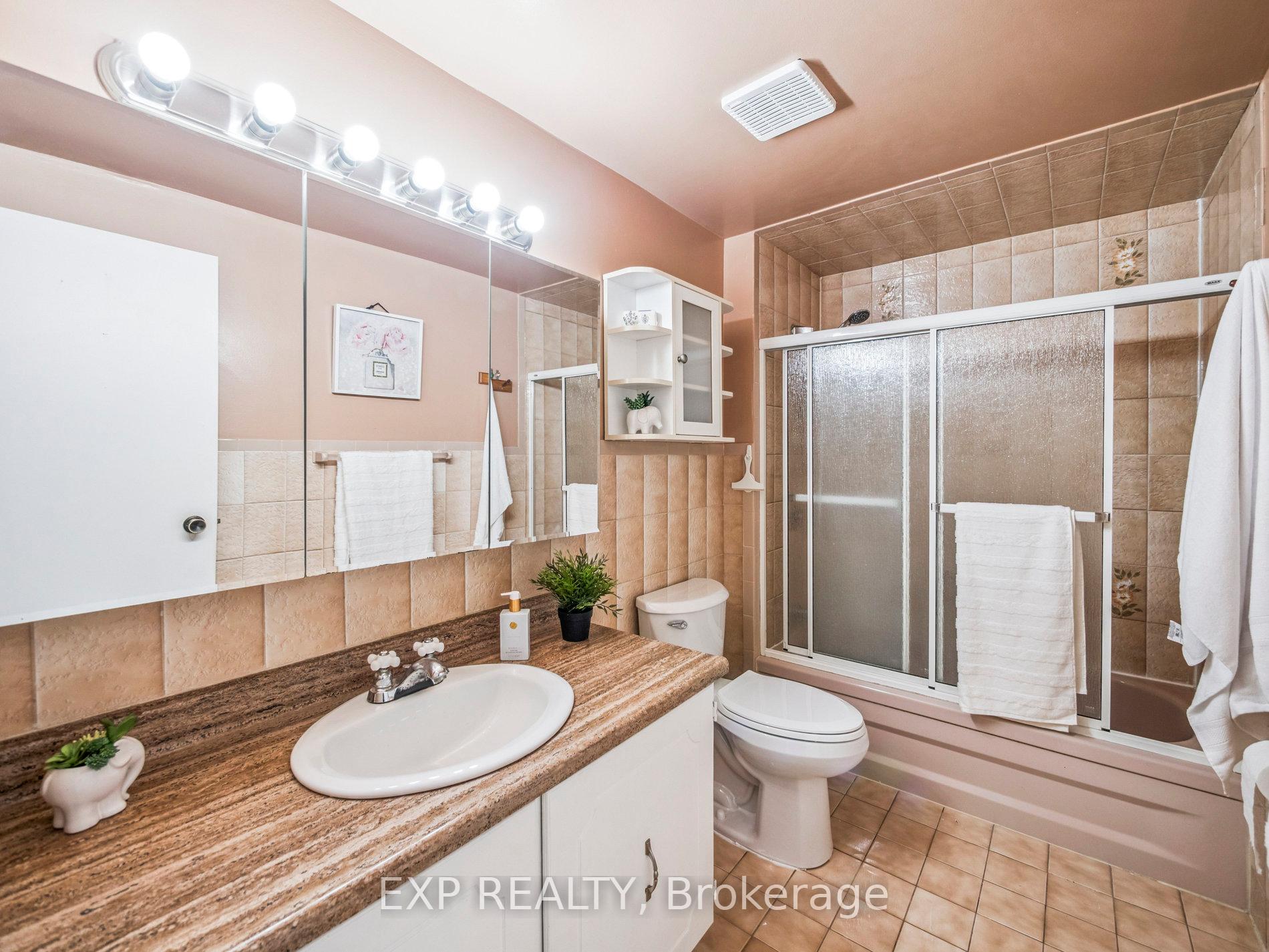 Photo 16 of 49 Ashcroft Court, Vaughan, East Woodbridge — HOMEH
