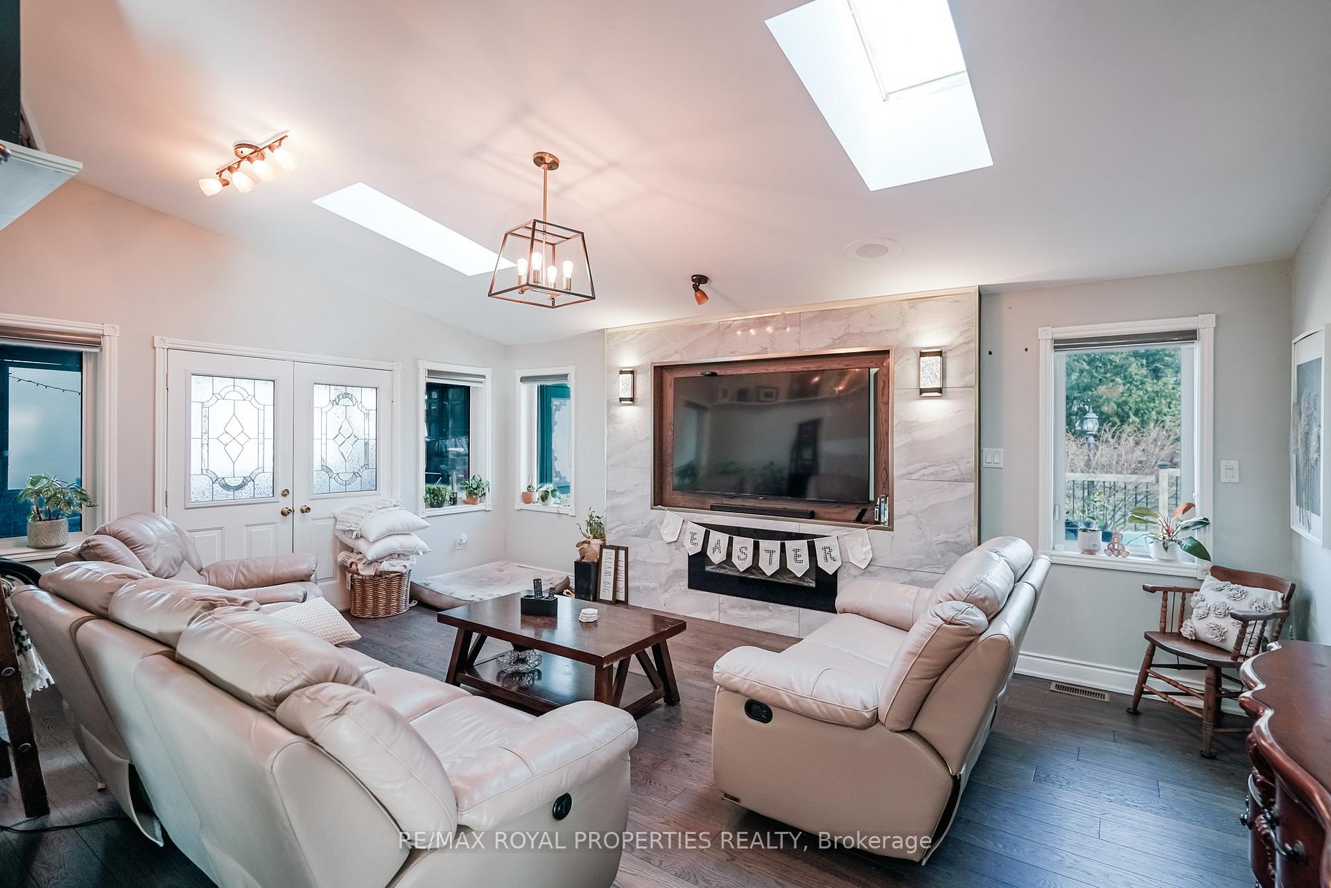 Photo 4 of 240 Davidson Street, Pickering, Rural Pickering — HOMEH