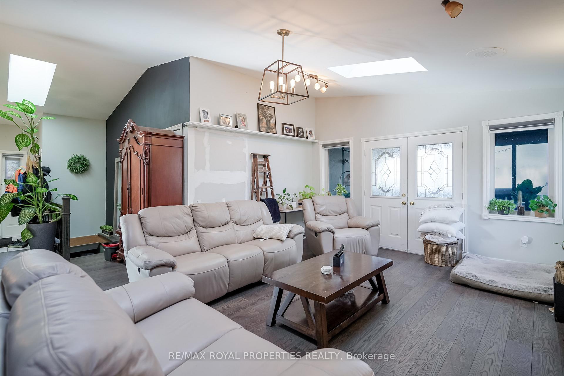 Photo 6 of 240 Davidson Street, Pickering, Rural Pickering — HOMEH