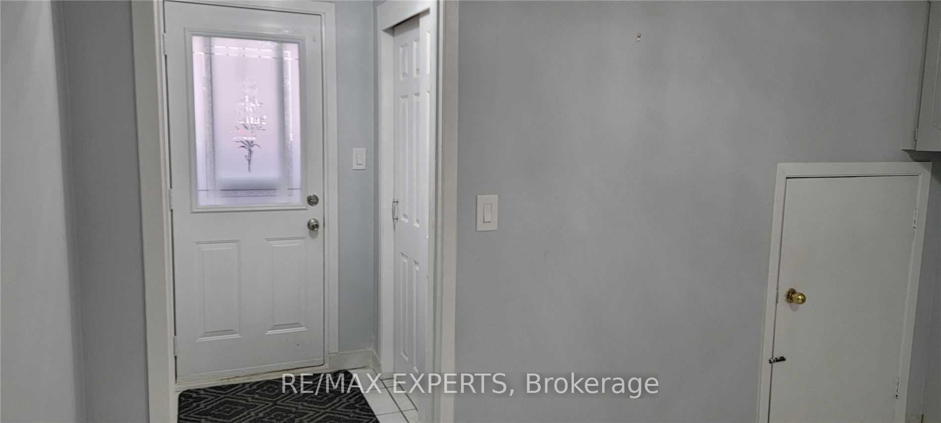 Photo 3 of 44 Marilyn Place, Vaughan, West Woodbridge — HOMEH