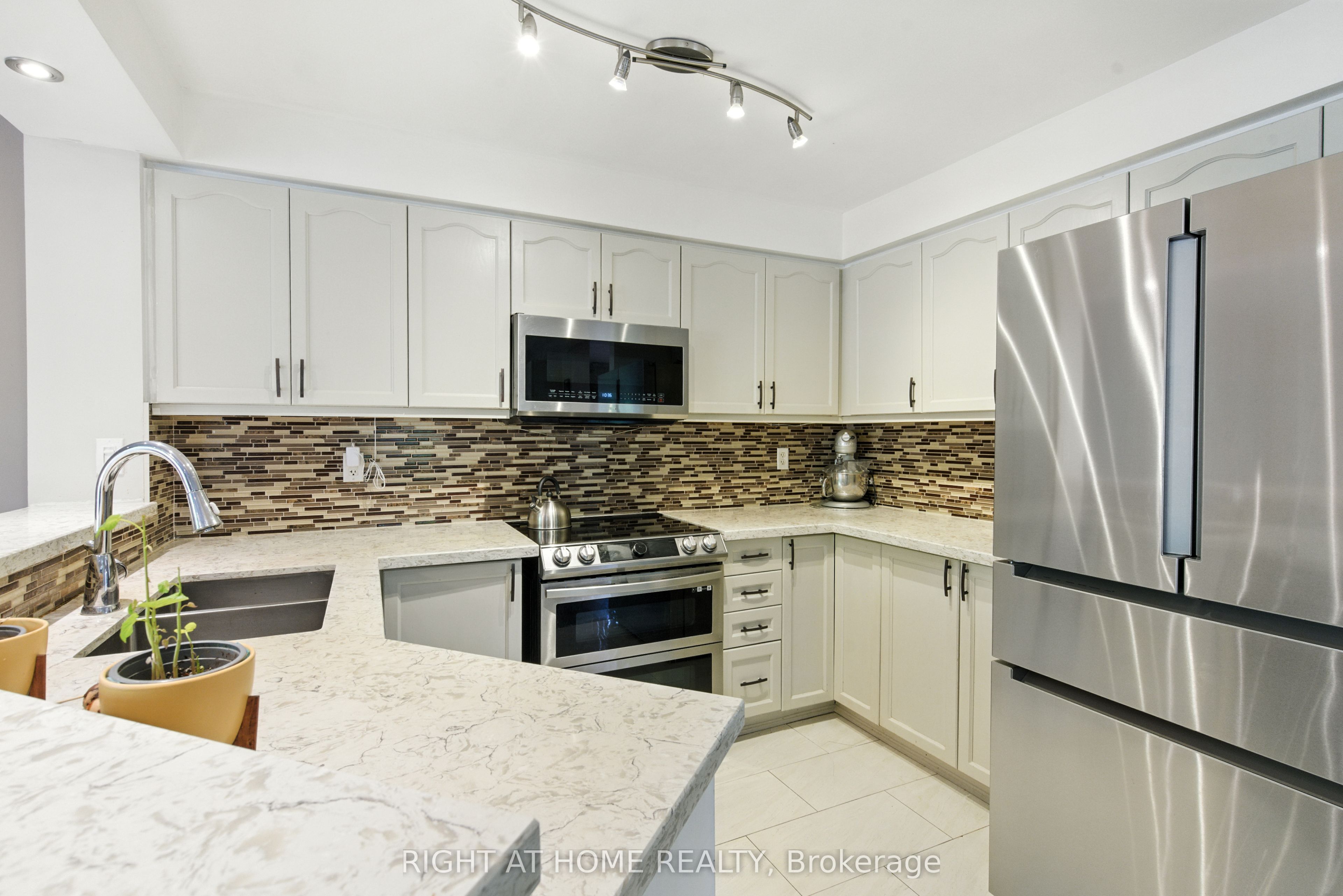 Photo 62 of 1233 Lamont Crescent, Milton, Clarke — HOMEH