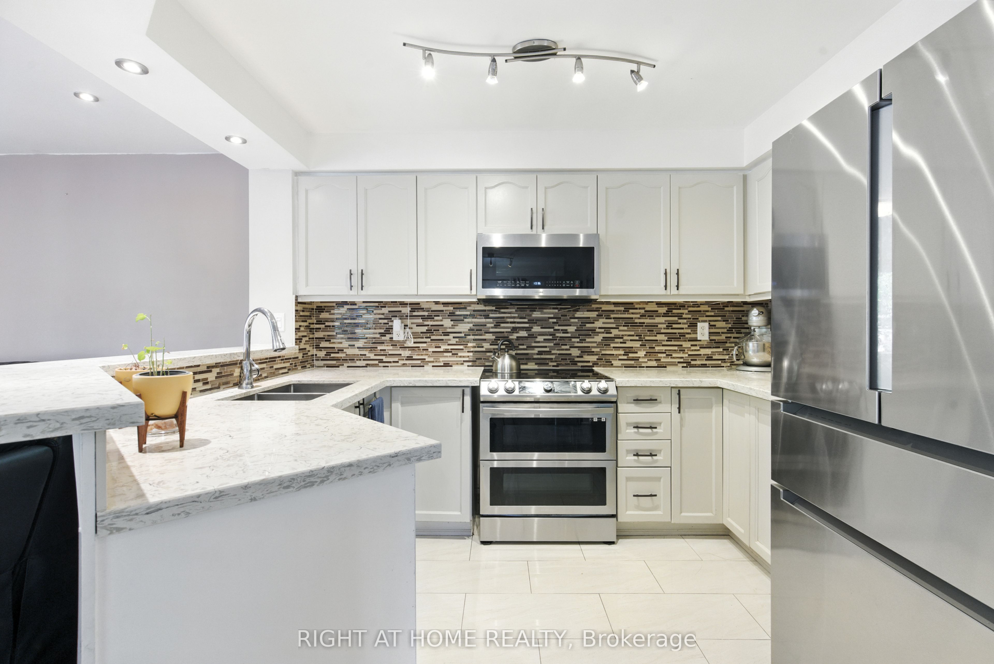 Photo 60 of 1233 Lamont Crescent, Milton, Clarke — HOMEH