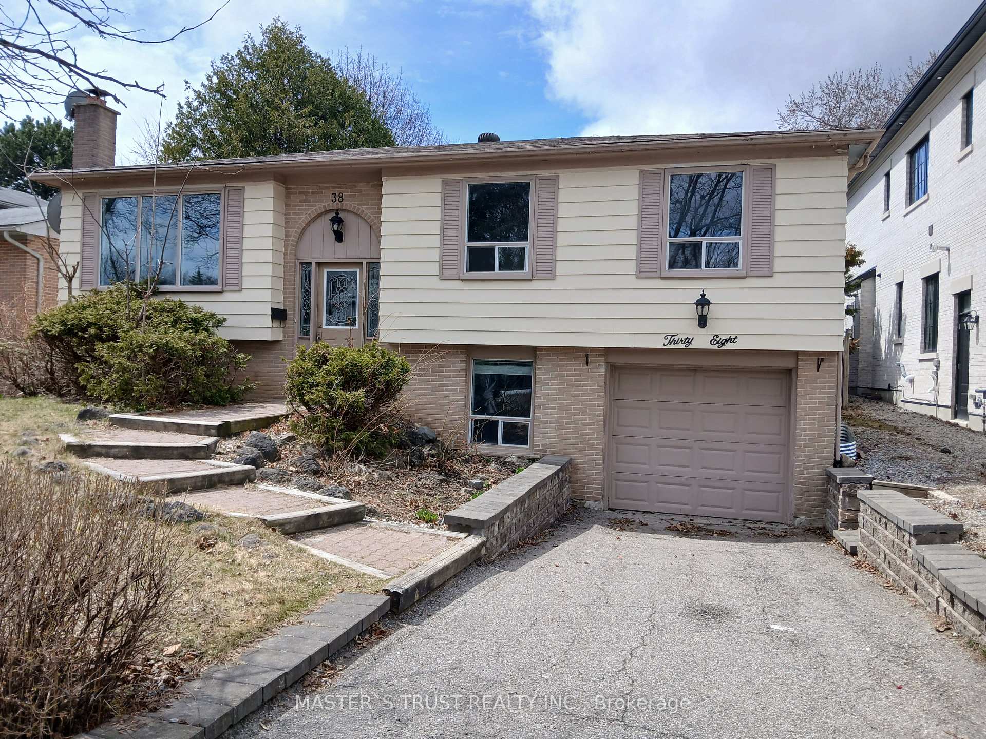 Front of 38 Penwick Crescent