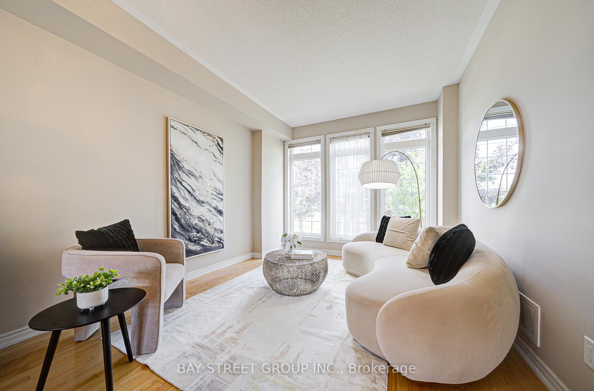 Photo 3 of 39 Zokol Drive, Aurora, Bayview Northeast — HOMEH