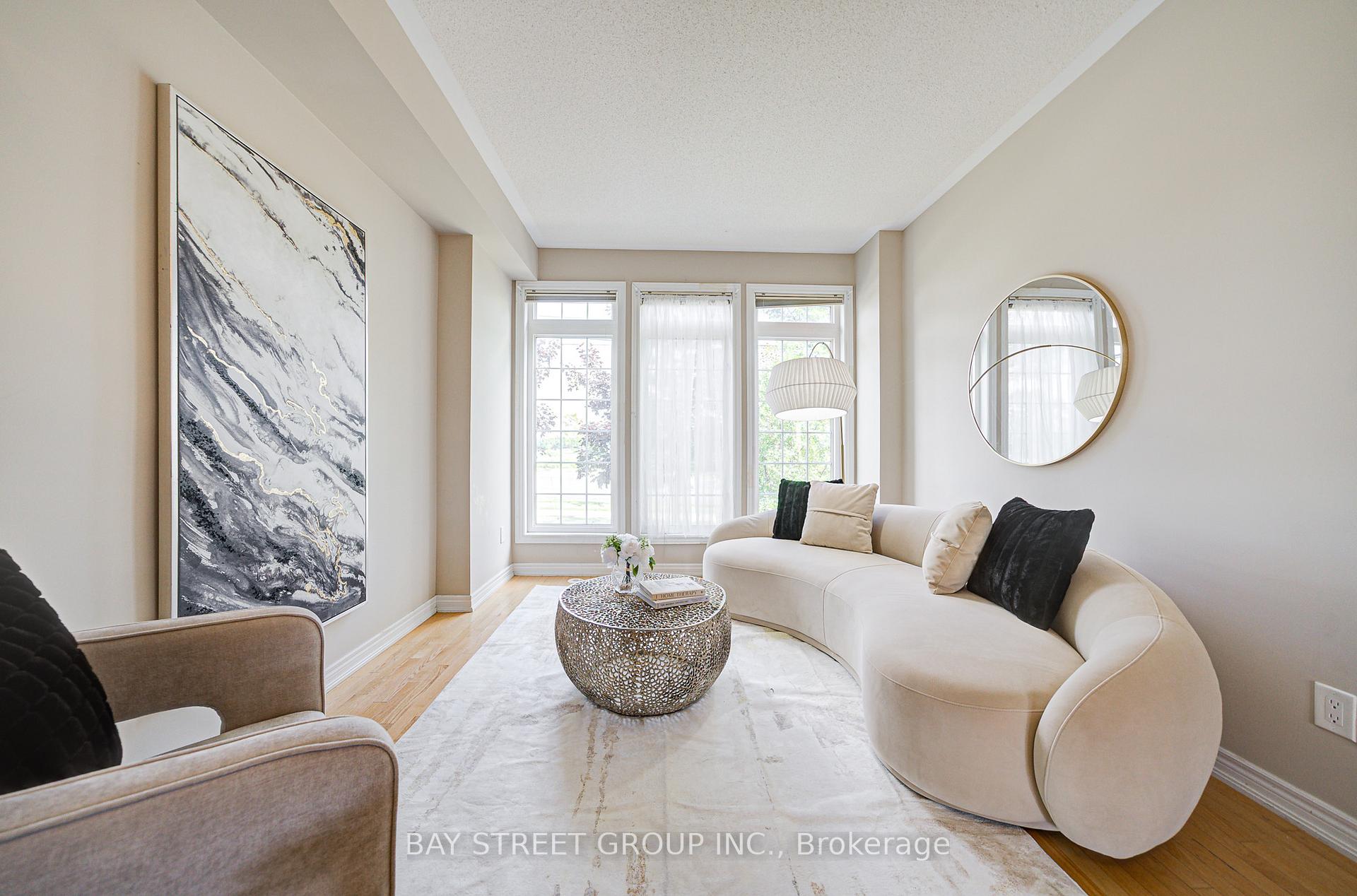 Photo 4 of 39 Zokol Drive, Aurora, Bayview Northeast — HOMEH