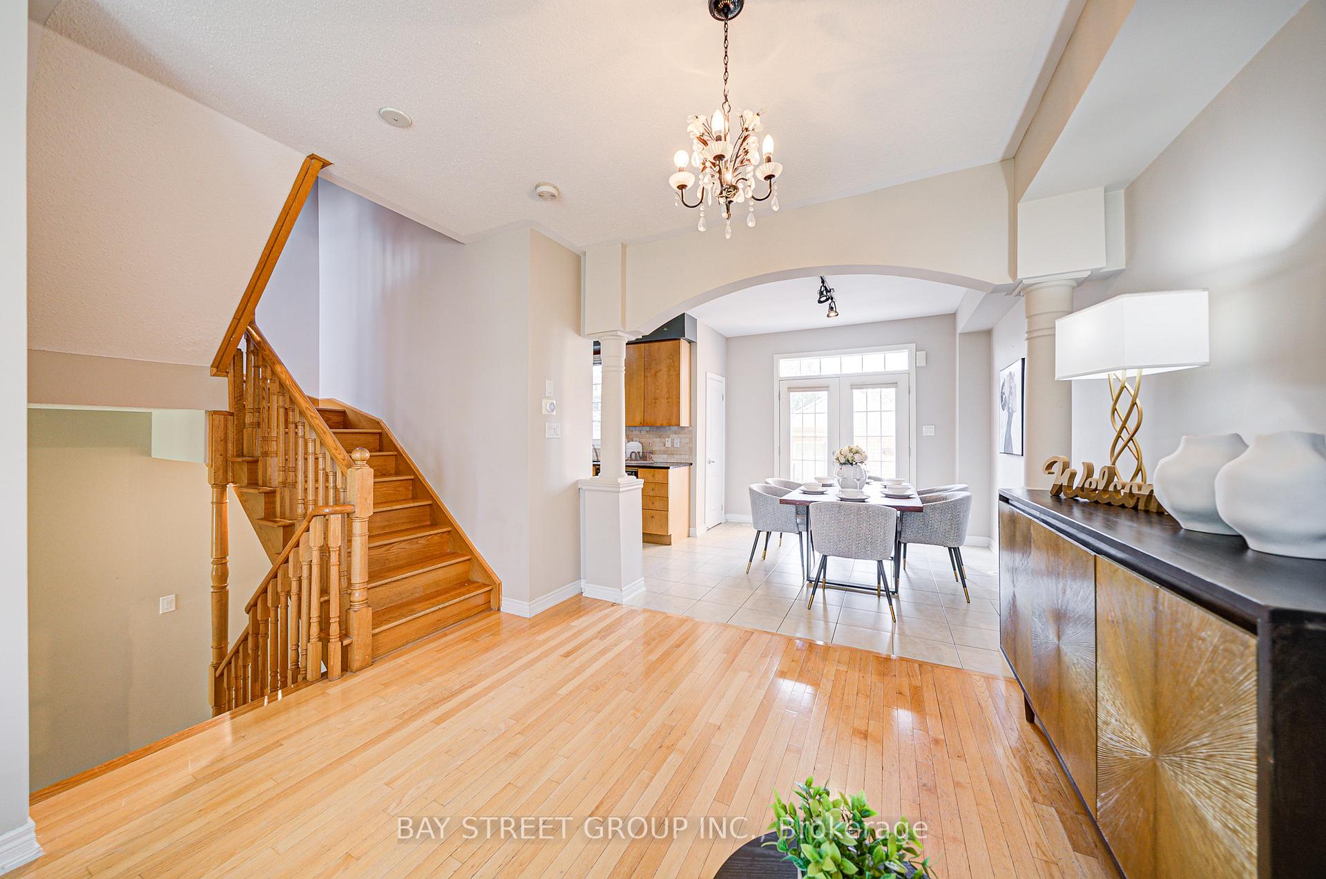 Photo 5 of 39 Zokol Drive, Aurora, Bayview Northeast — HOMEH