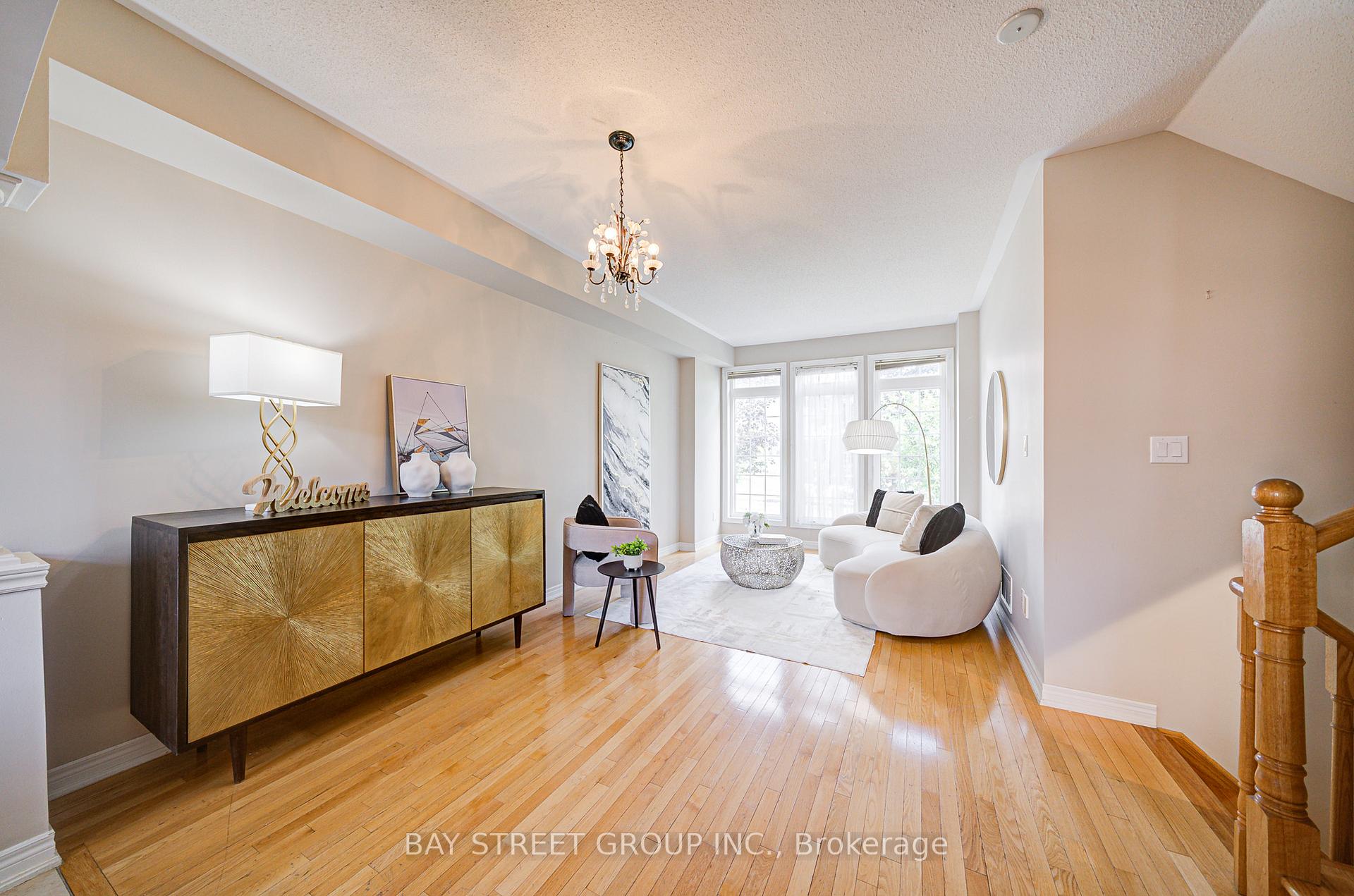 Photo 7 of 39 Zokol Drive, Aurora, Bayview Northeast — HOMEH