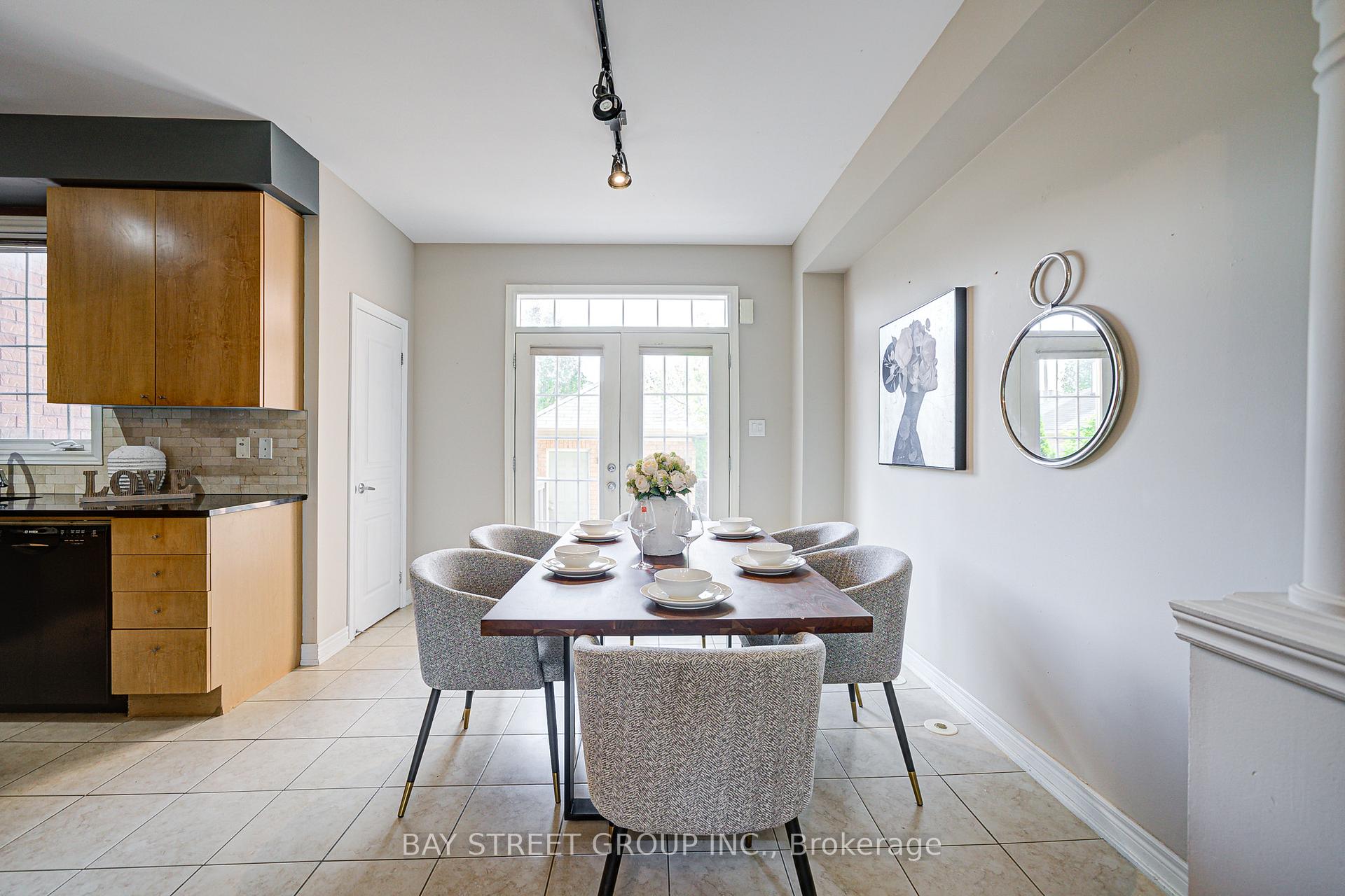Photo 9 of 39 Zokol Drive, Aurora, Bayview Northeast — HOMEH
