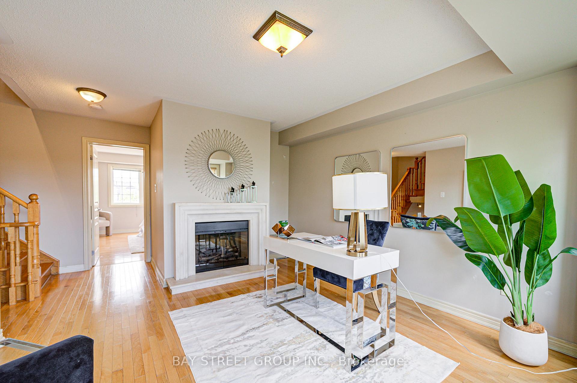 Photo 14 of 39 Zokol Drive, Aurora, Bayview Northeast — HOMEH