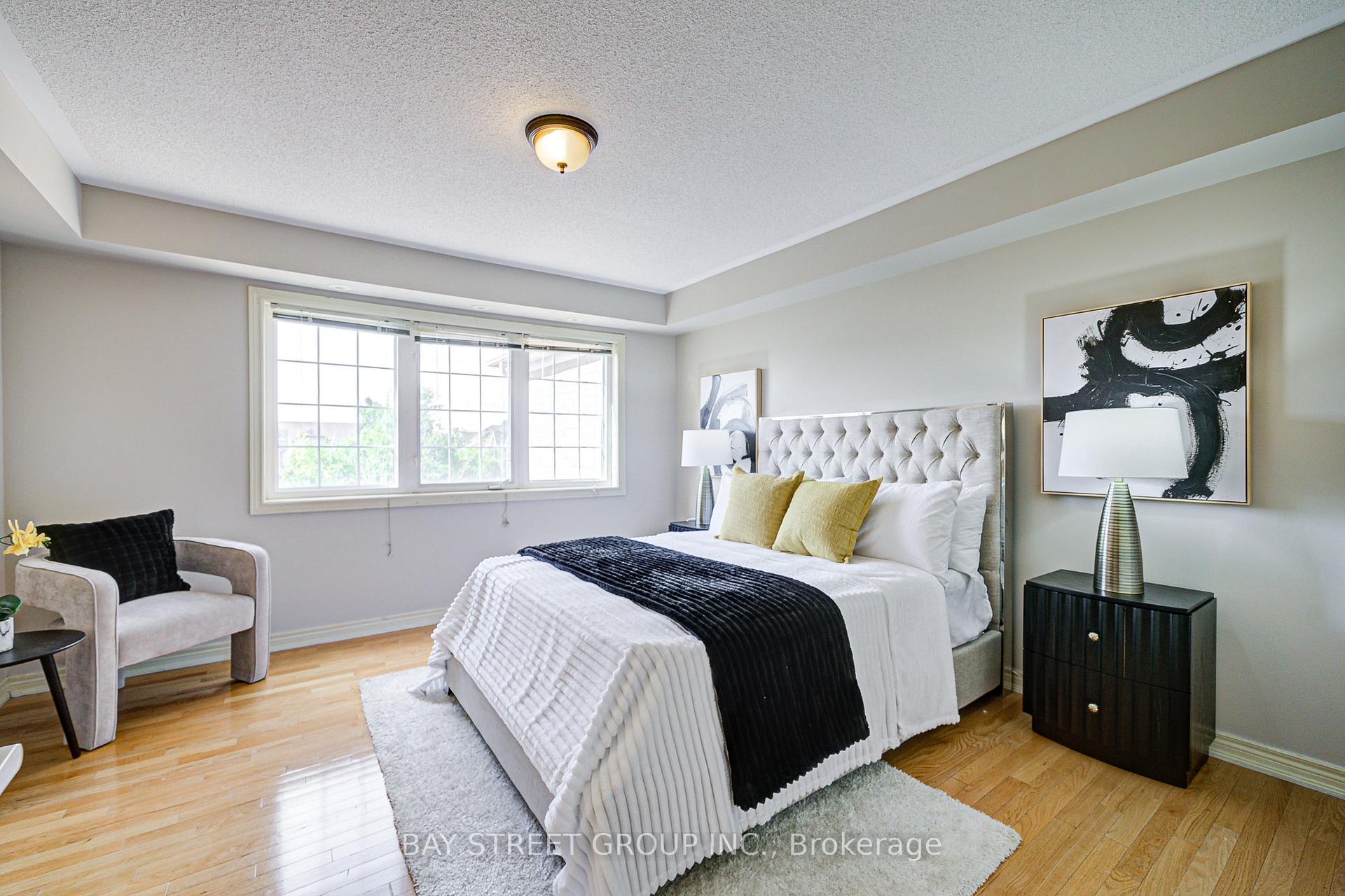 Photo 17 of 39 Zokol Drive, Aurora, Bayview Northeast — HOMEH