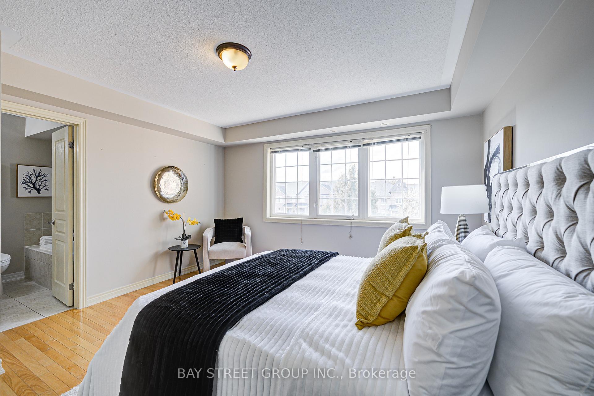 Photo 20 of 39 Zokol Drive, Aurora, Bayview Northeast — HOMEH