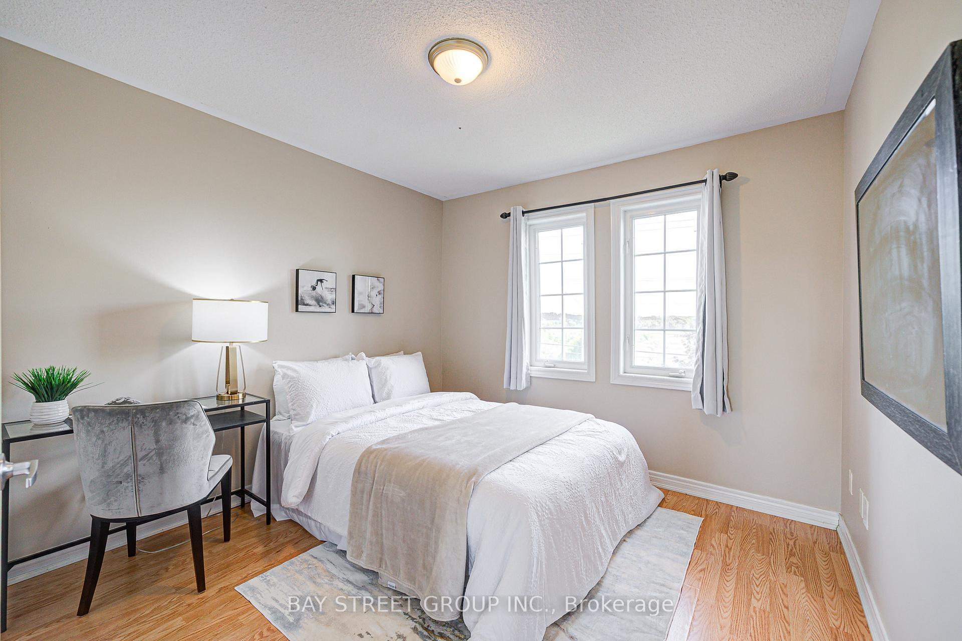 Photo 21 of 39 Zokol Drive, Aurora, Bayview Northeast — HOMEH