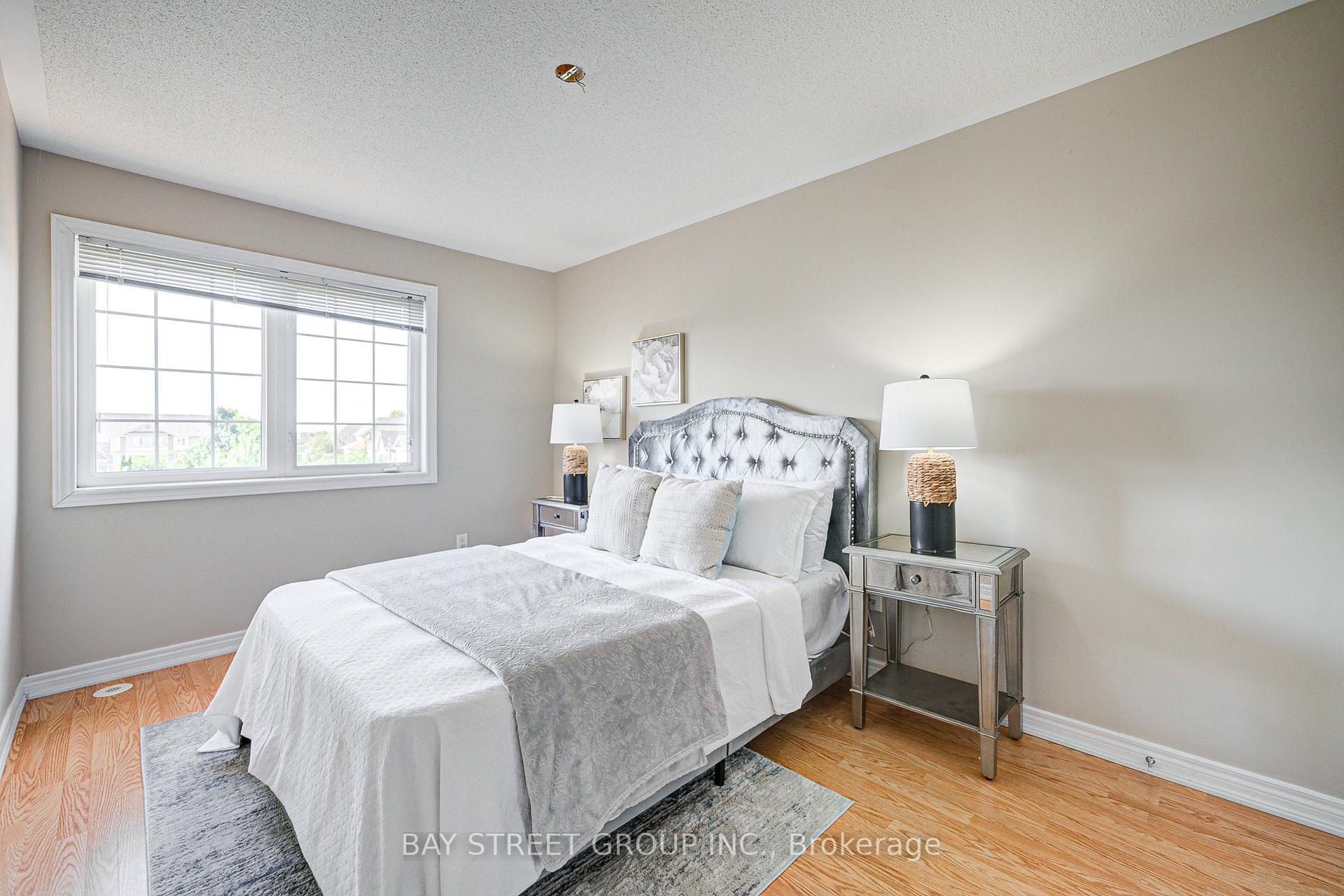 Photo 23 of 39 Zokol Drive, Aurora, Bayview Northeast — HOMEH