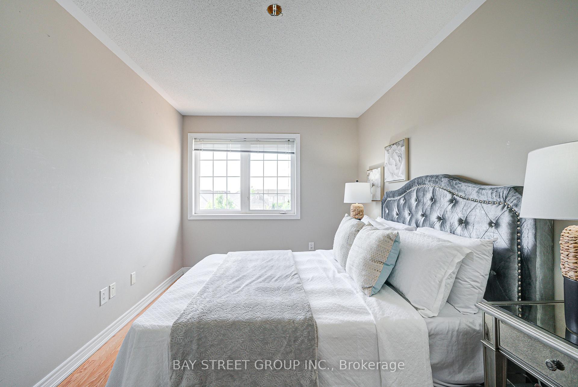 Photo 24 of 39 Zokol Drive, Aurora, Bayview Northeast — HOMEH