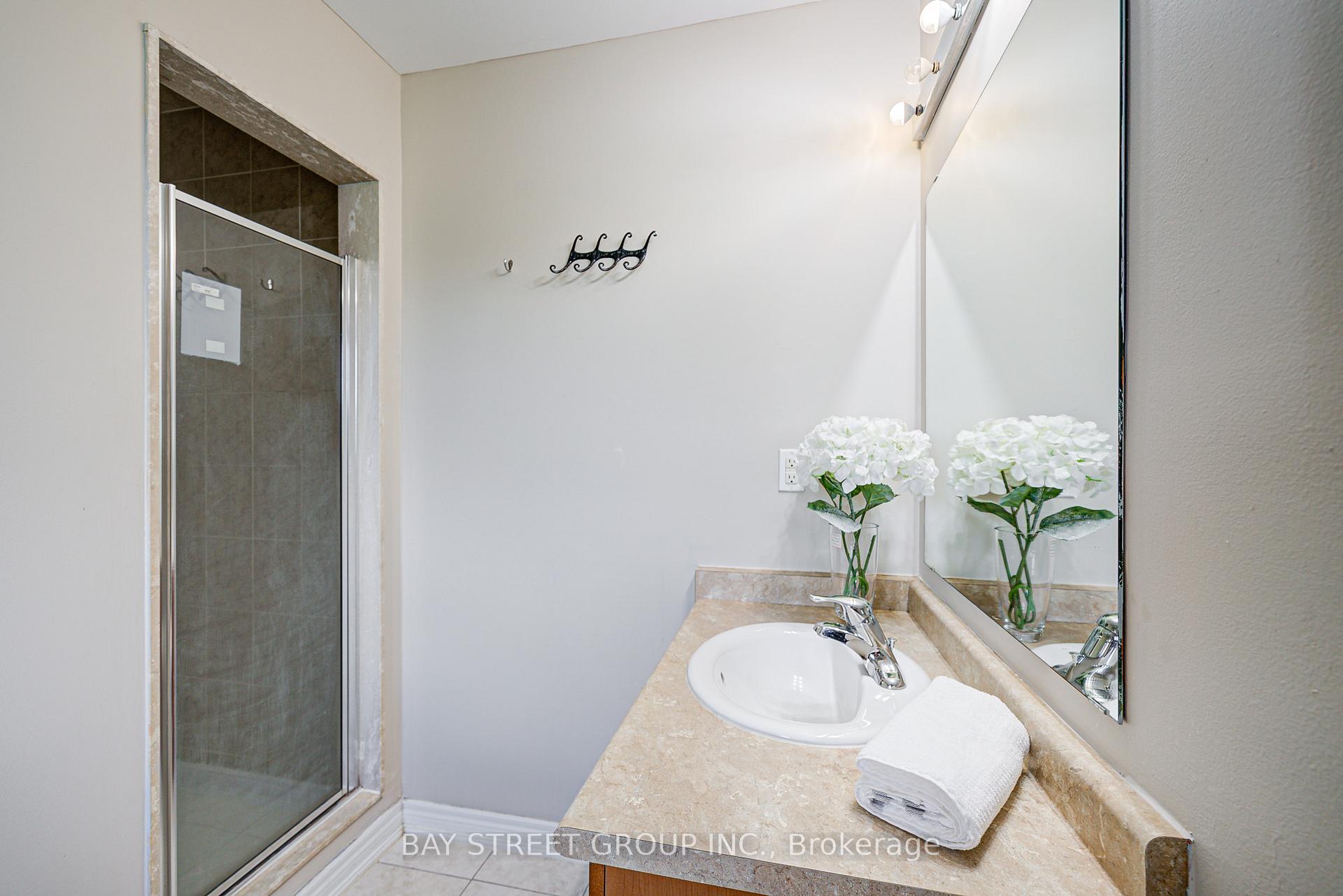 Photo 29 of 39 Zokol Drive, Aurora, Bayview Northeast — HOMEH