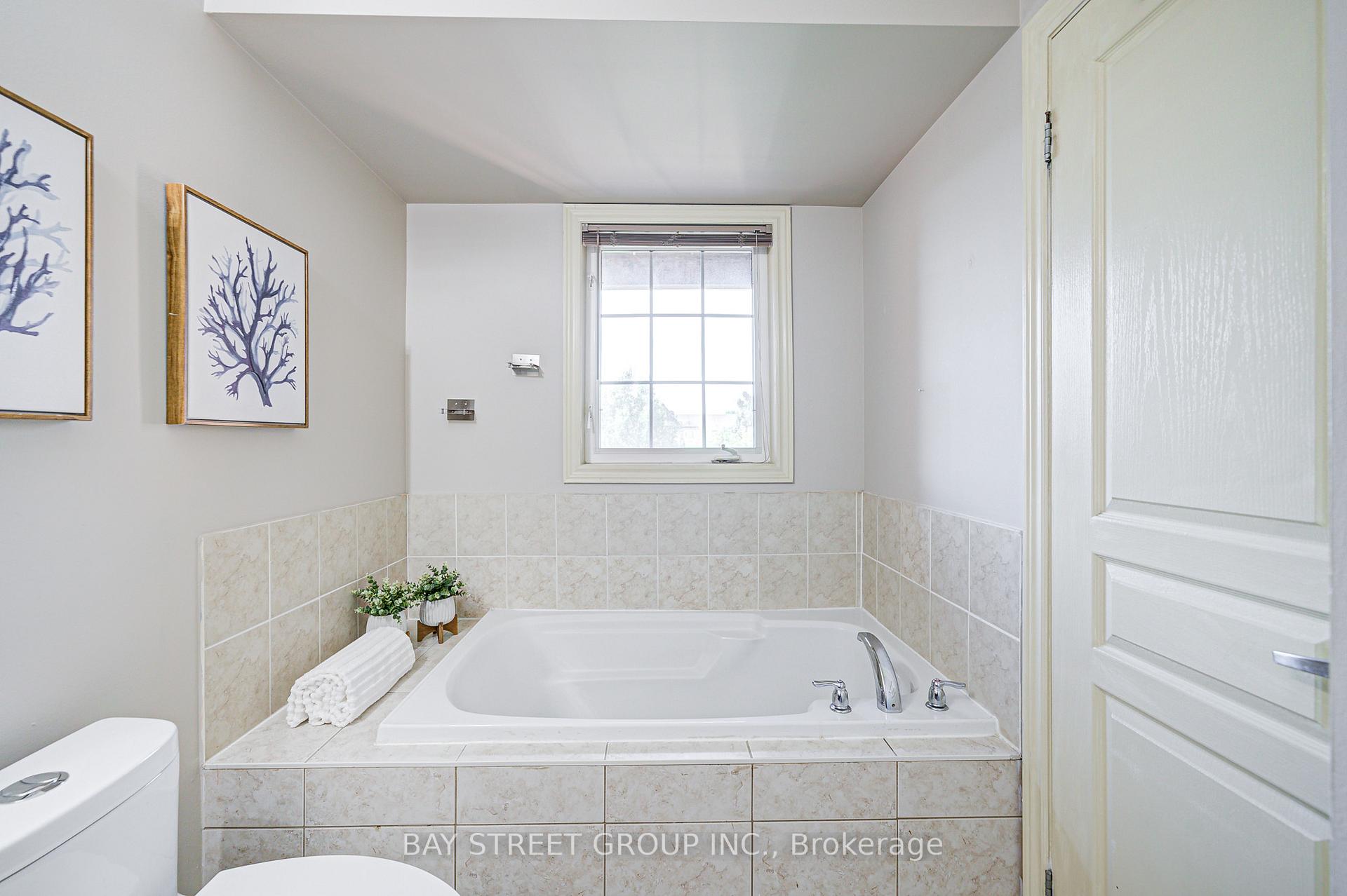 Photo 30 of 39 Zokol Drive, Aurora, Bayview Northeast — HOMEH