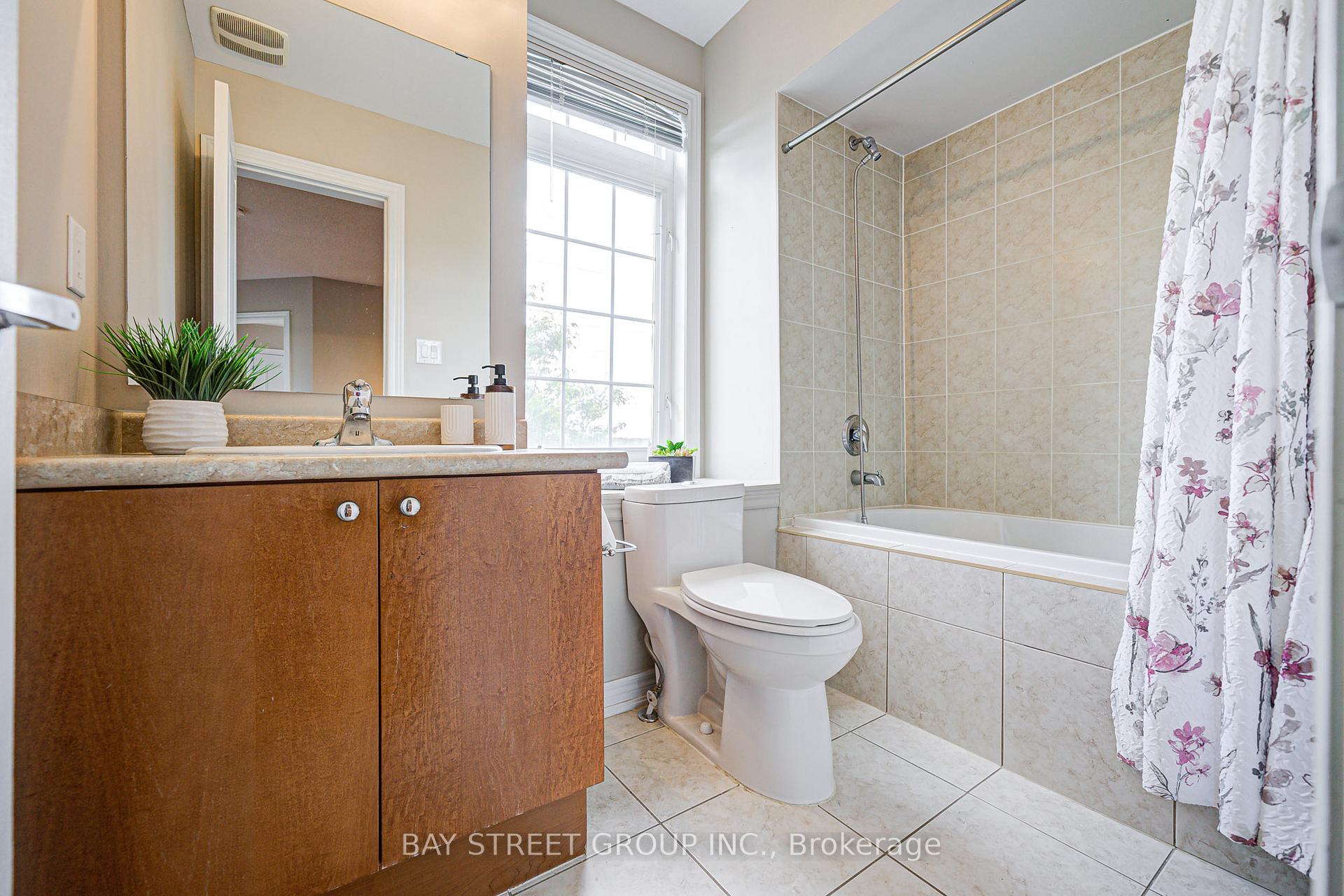 Photo 32 of 39 Zokol Drive, Aurora, Bayview Northeast — HOMEH