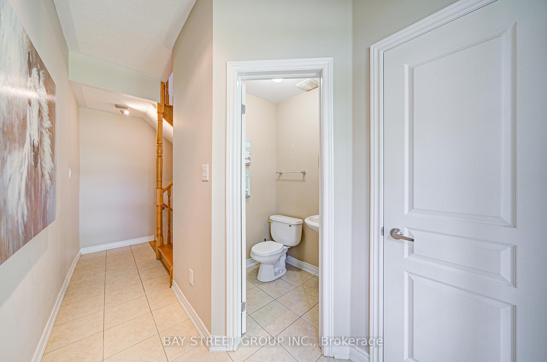 Photo 33 of 39 Zokol Drive, Aurora, Bayview Northeast — HOMEH