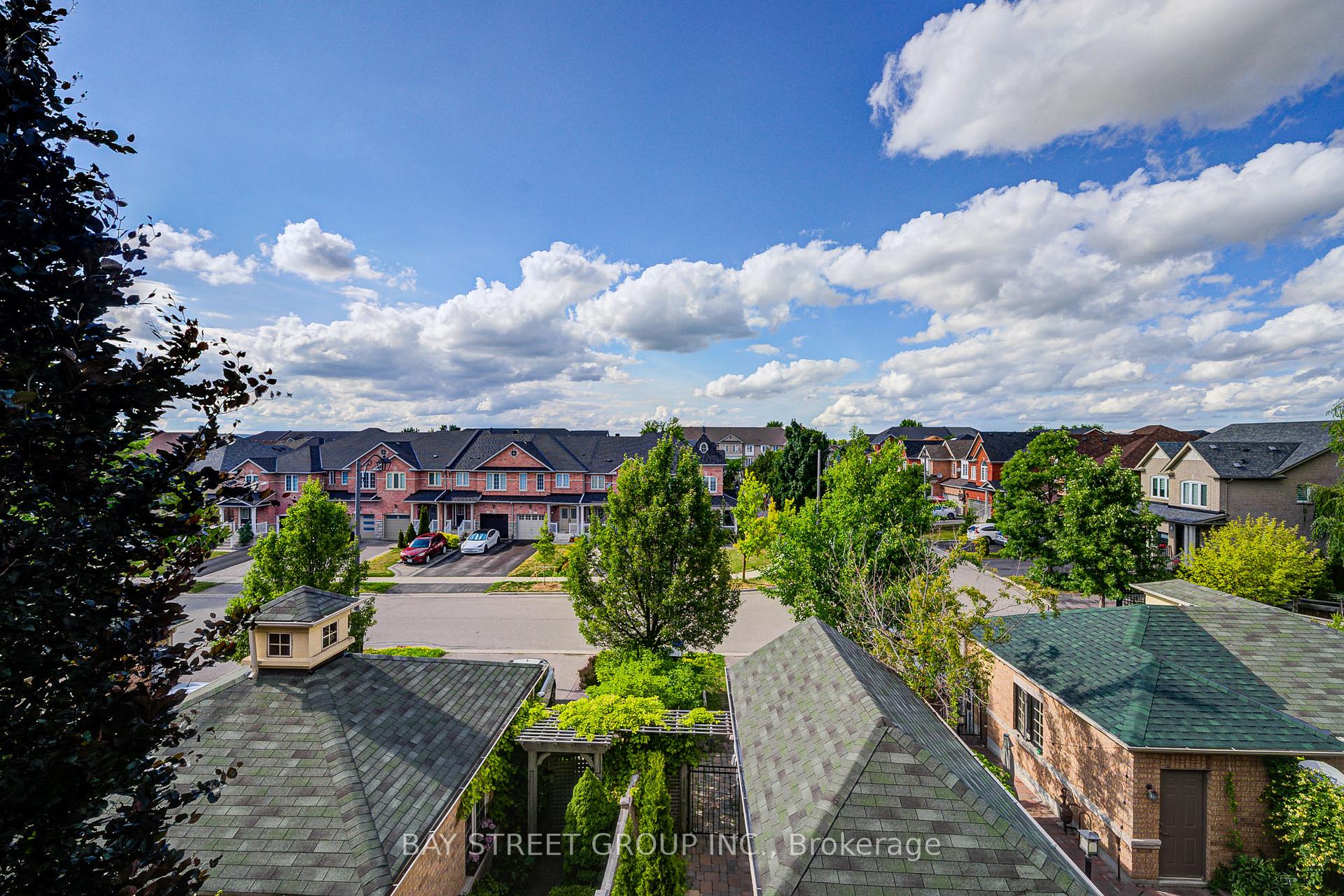 Photo 35 of 39 Zokol Drive, Aurora, Bayview Northeast — HOMEH