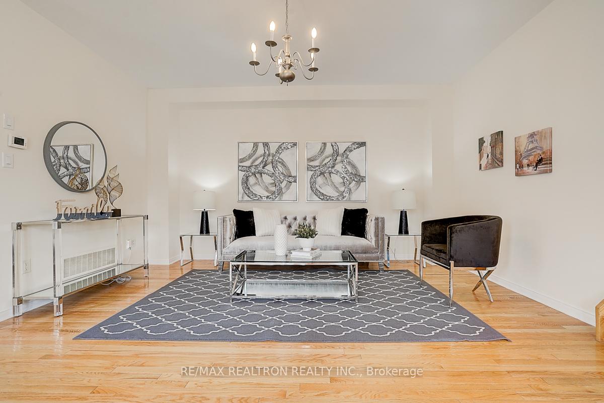 Photo 5 of 61 Warbler Avenue, Vaughan, Patterson — HOMEH