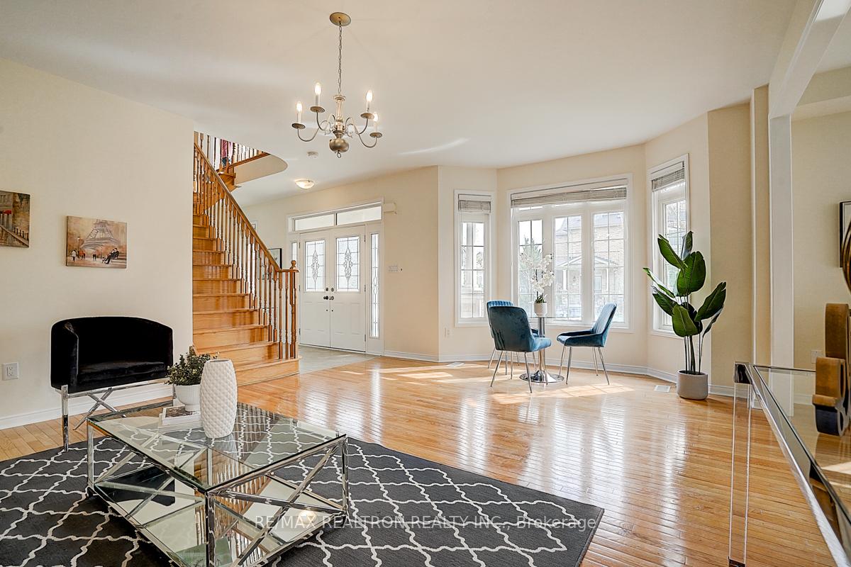 Photo 7 of 61 Warbler Avenue, Vaughan, Patterson — HOMEH