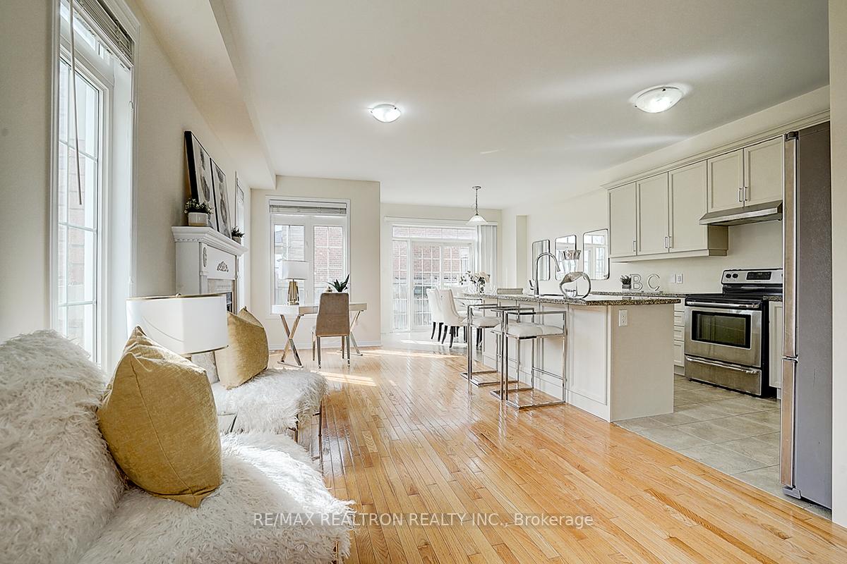 Photo 11 of 61 Warbler Avenue, Vaughan, Patterson — HOMEH