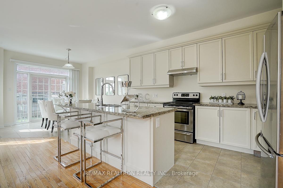 Photo 12 of 61 Warbler Avenue, Vaughan, Patterson — HOMEH