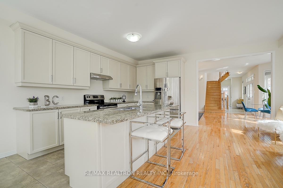 Photo 13 of 61 Warbler Avenue, Vaughan, Patterson — HOMEH